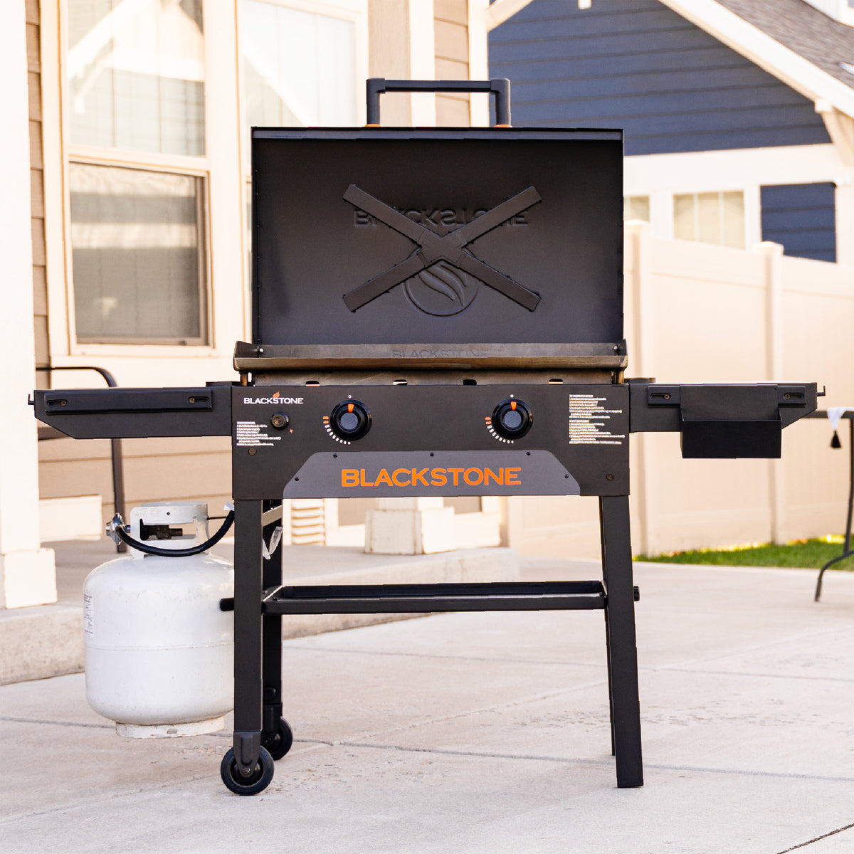 Blackstone Original 28" Griddle, Outdoor Grill with Hood, (Open Box)