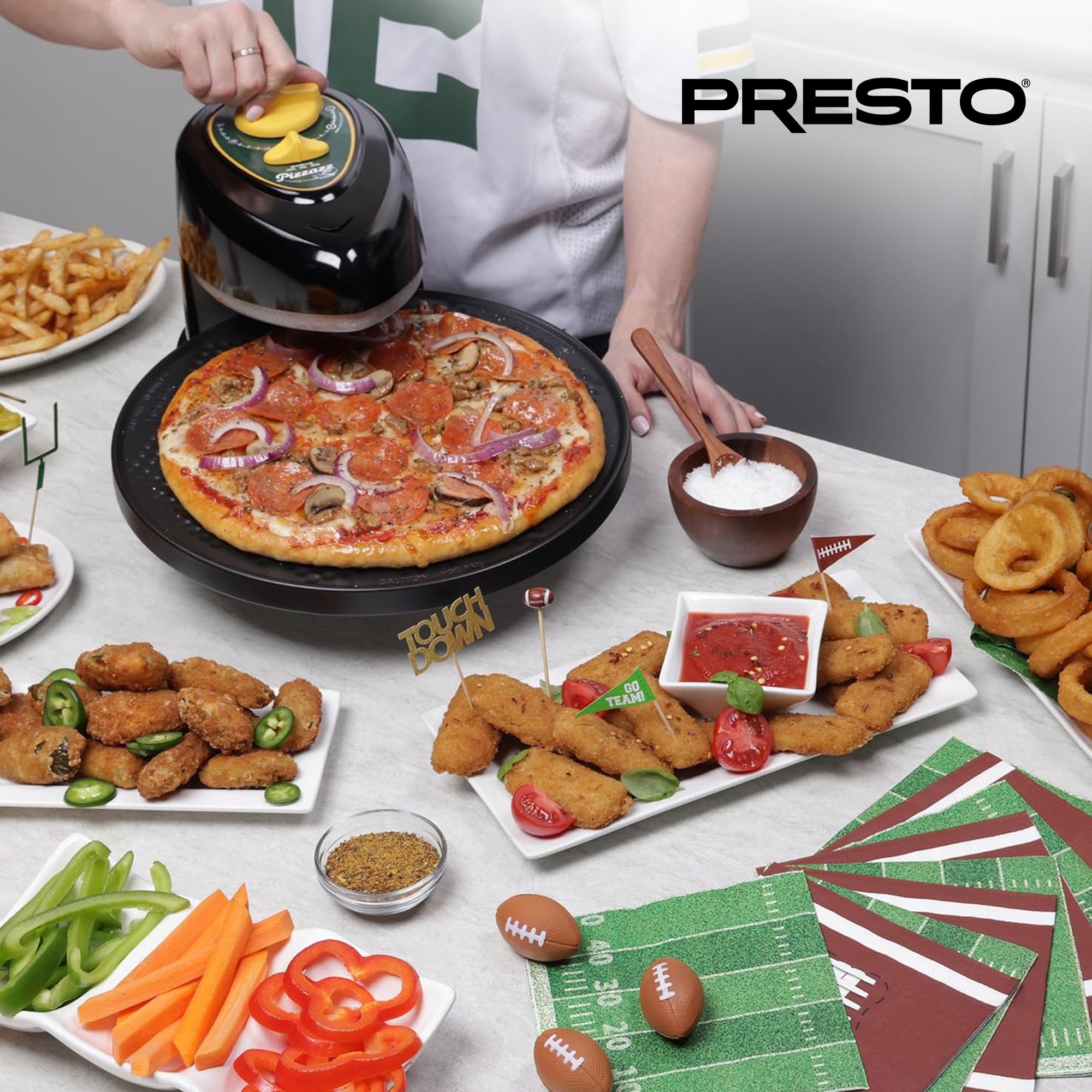 Presto 03434 Pizzazz Plus Rotating Pizza Oven, Bake 7-12" Pizzas, Green/Gold - VMInnovations
