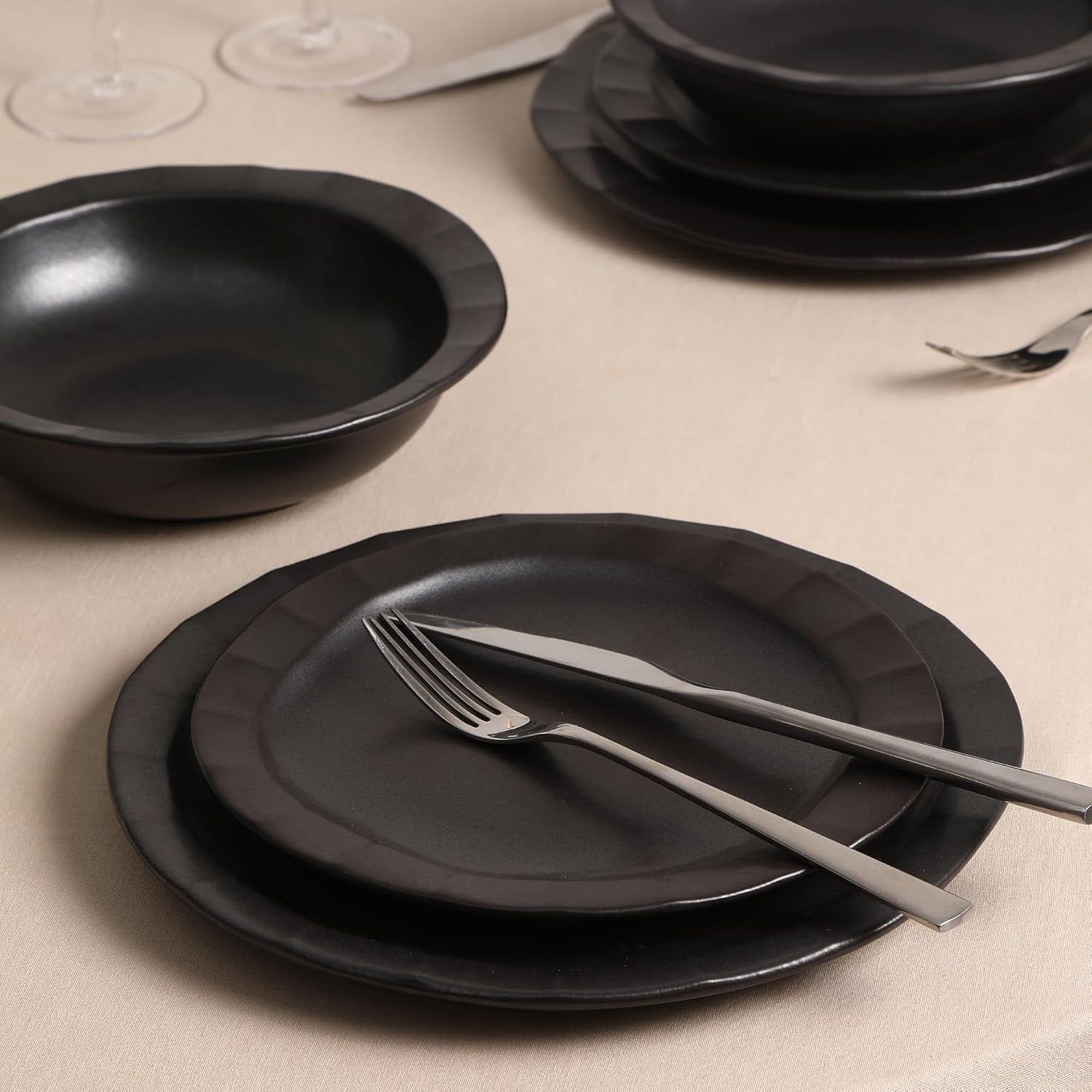 Stone Lain Oasis Stoneware 4 Piece Dinner Plate Dish Set - Serving Dishes, Black - VMInnovations