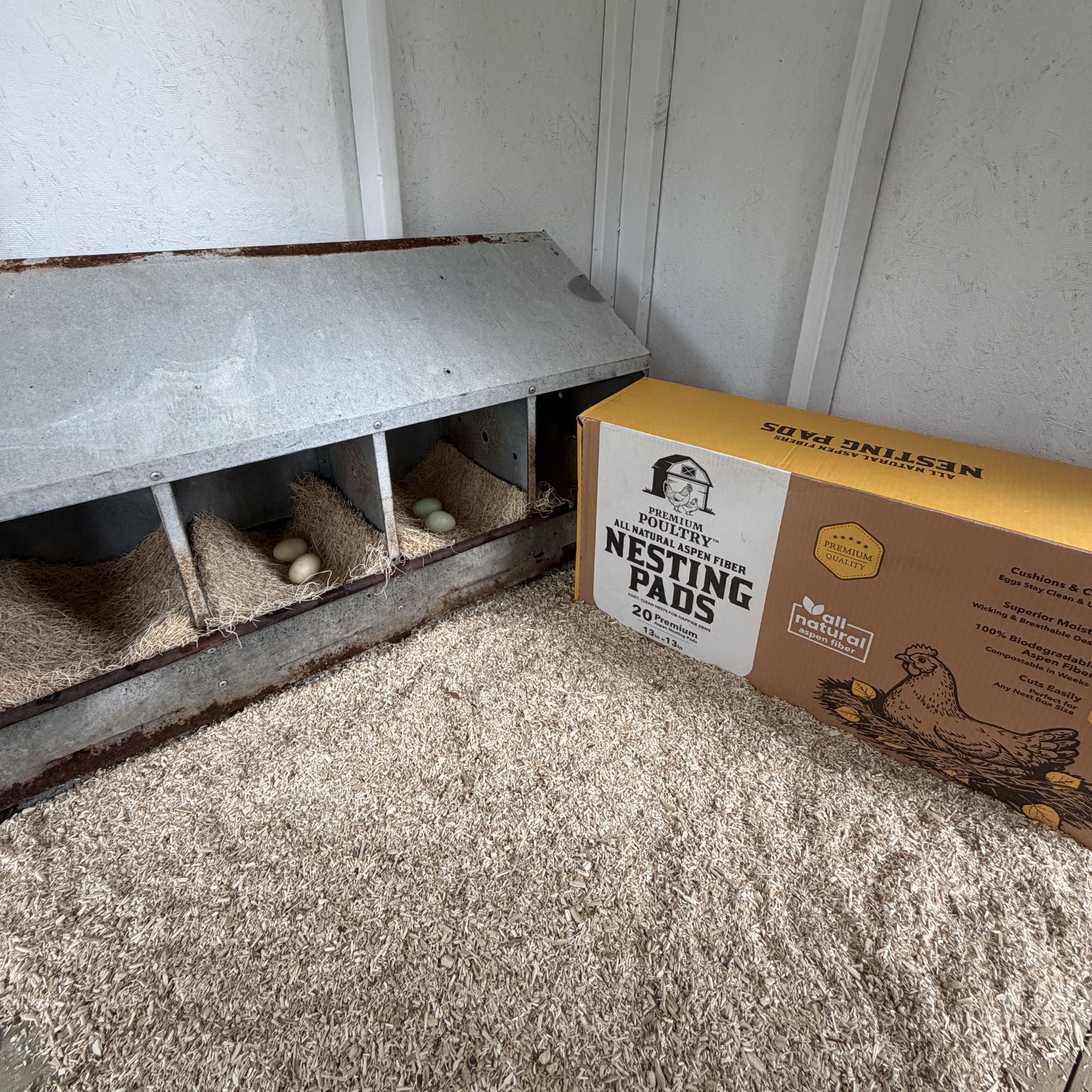Premium Poultry 20-Pk Aspen Nesting Pads for Chicken Coop Nest Boxes, (Open Box)