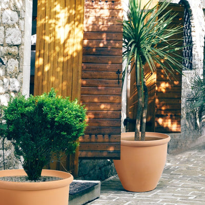 Worth 2 Pack 15" Round Planters, Large Plastic Pots with Drainage Hole(Open Box)