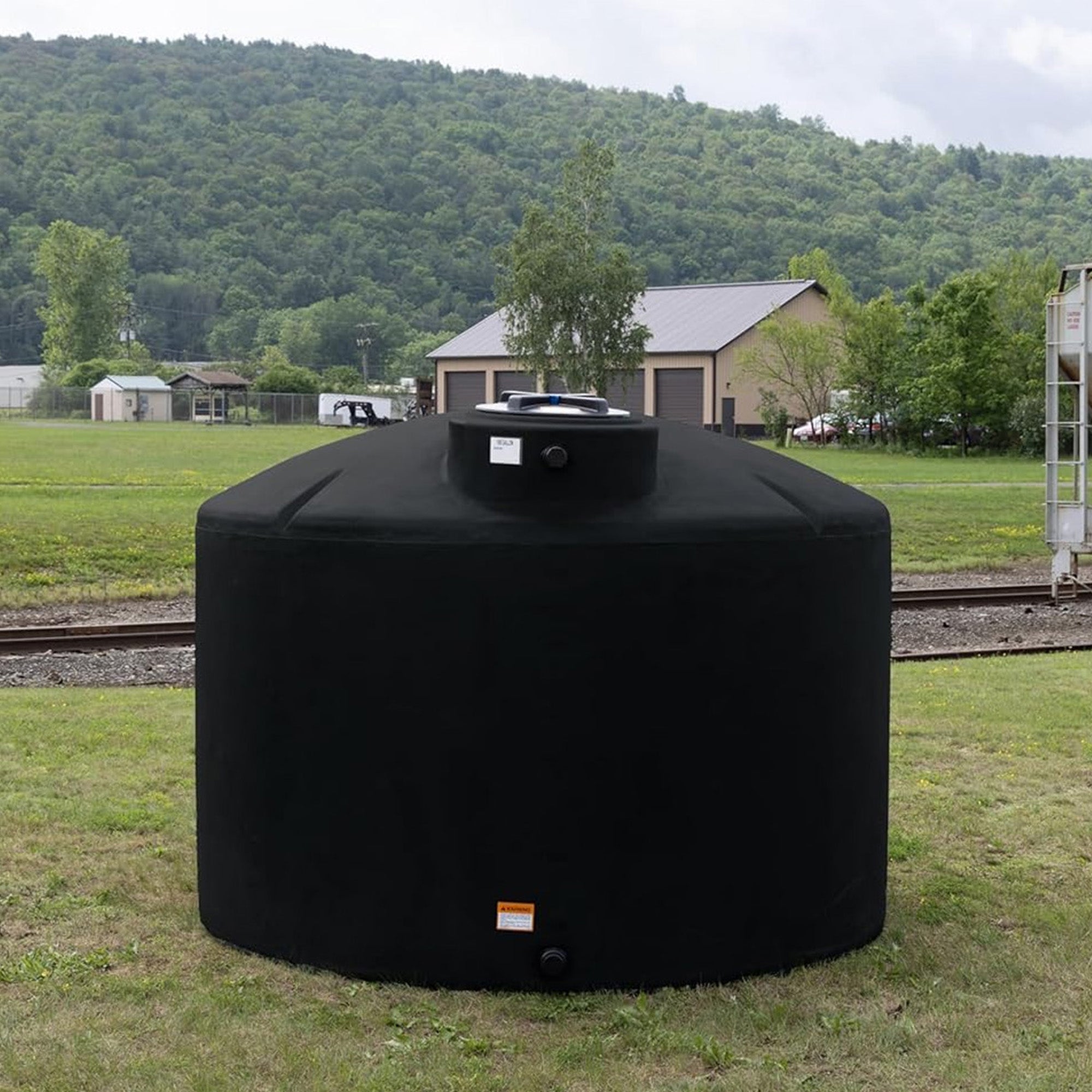 Norwesco Water Tank with 16" Lid, Outdoor Storage Container, 1550 Gallon, Black - VMInnovations