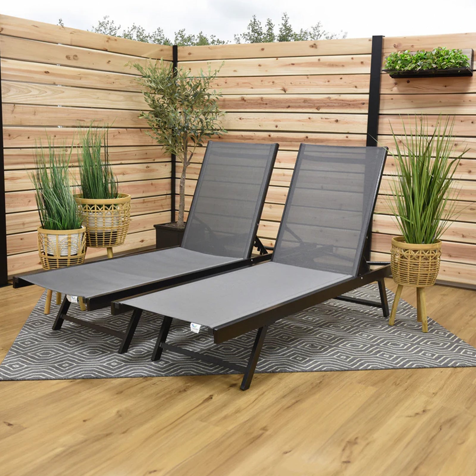 Vivere Aluminum Outdoor Chaise Lounge Chairs for Patio and Pool, Set of 2, Black - VMInnovations