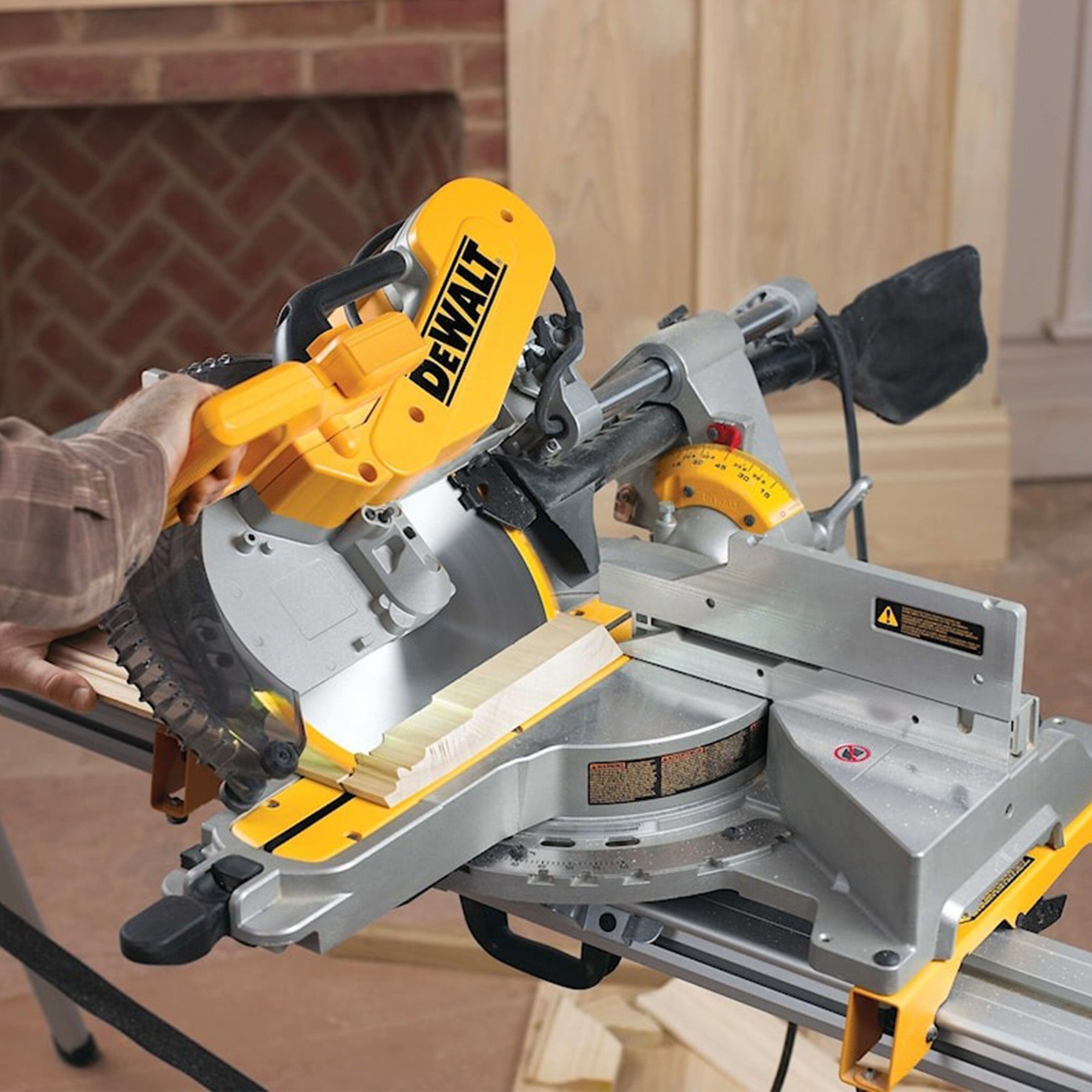 Dewalt 12" Double-Bevel Sliding Compound Miter Saw, 15 Amp Power Tool (Renewed)
