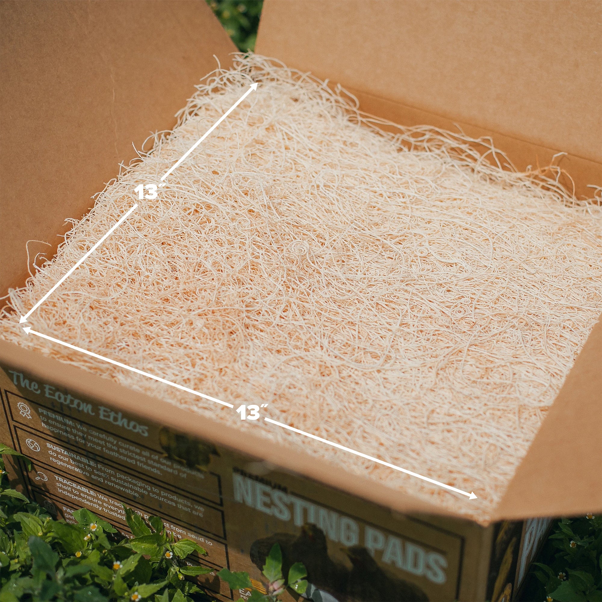 Eaton Pet and Pasture Premium Nesting Pads for Laying Hens, 13" x 13", (Used)