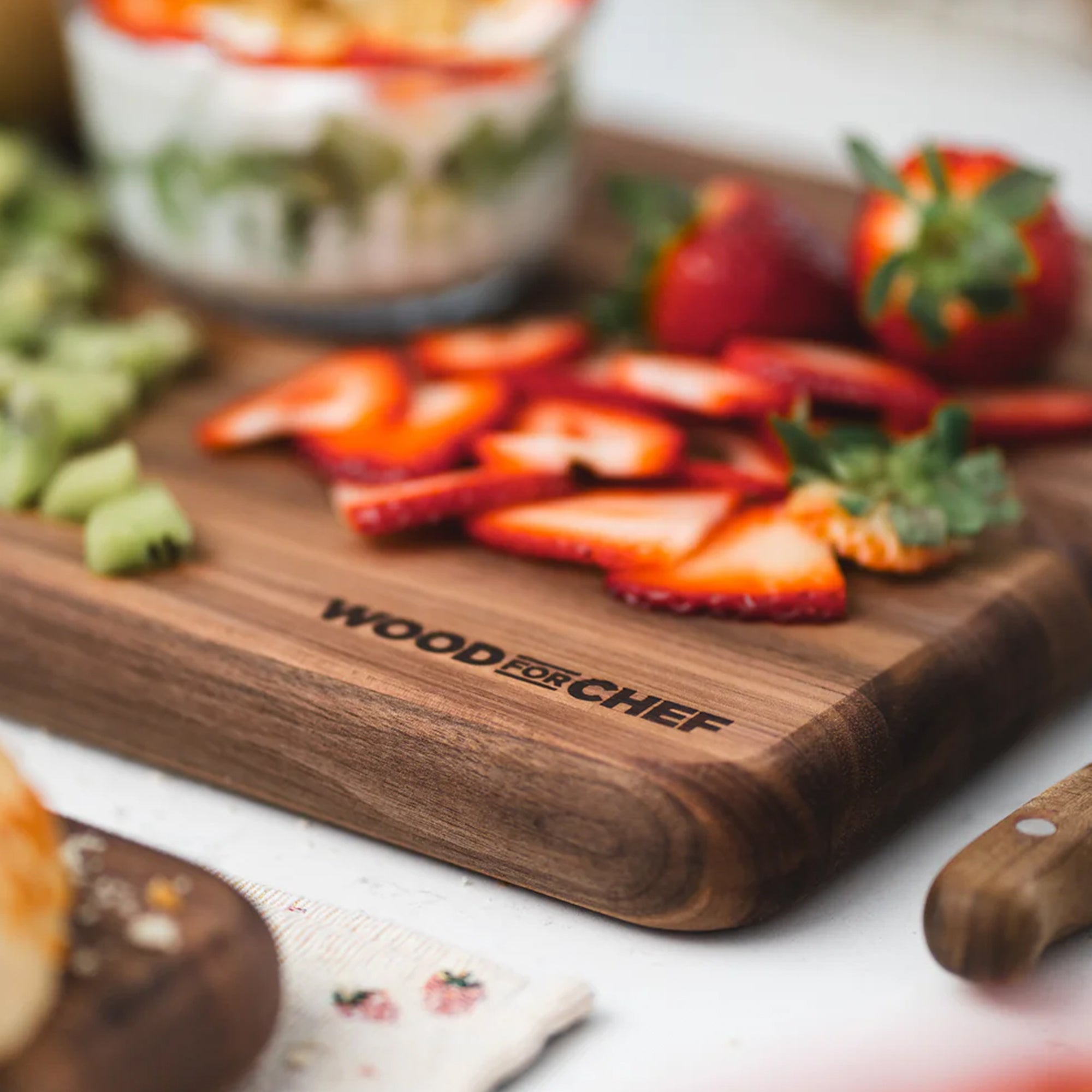 WoodForChef Mizu Walnut Edge Grain Cutting Board for Kitchen, 20" x 10" x 1.10"