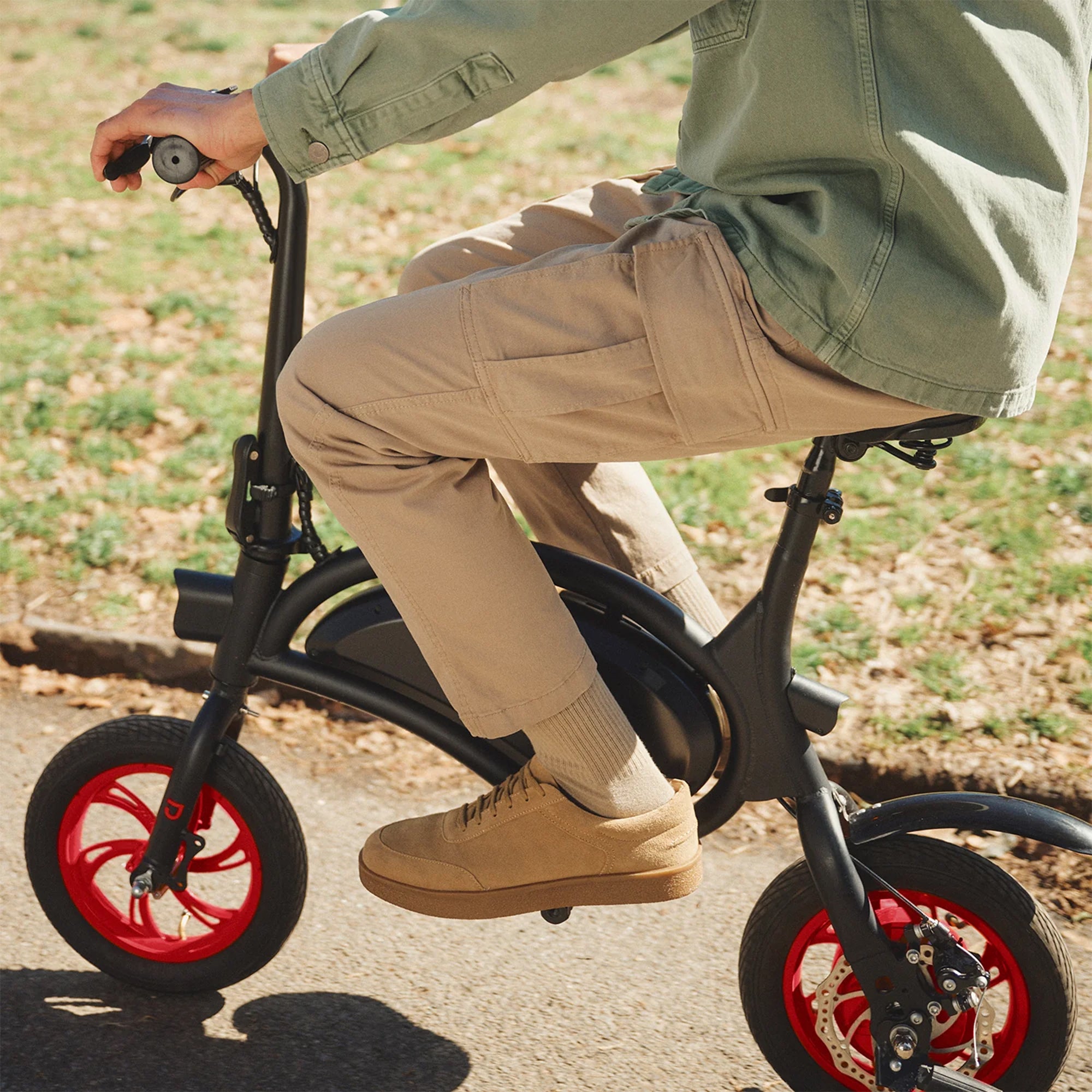 Jetson Bolt Compact Electric Ride-On with Cruise Control and Handle, Black