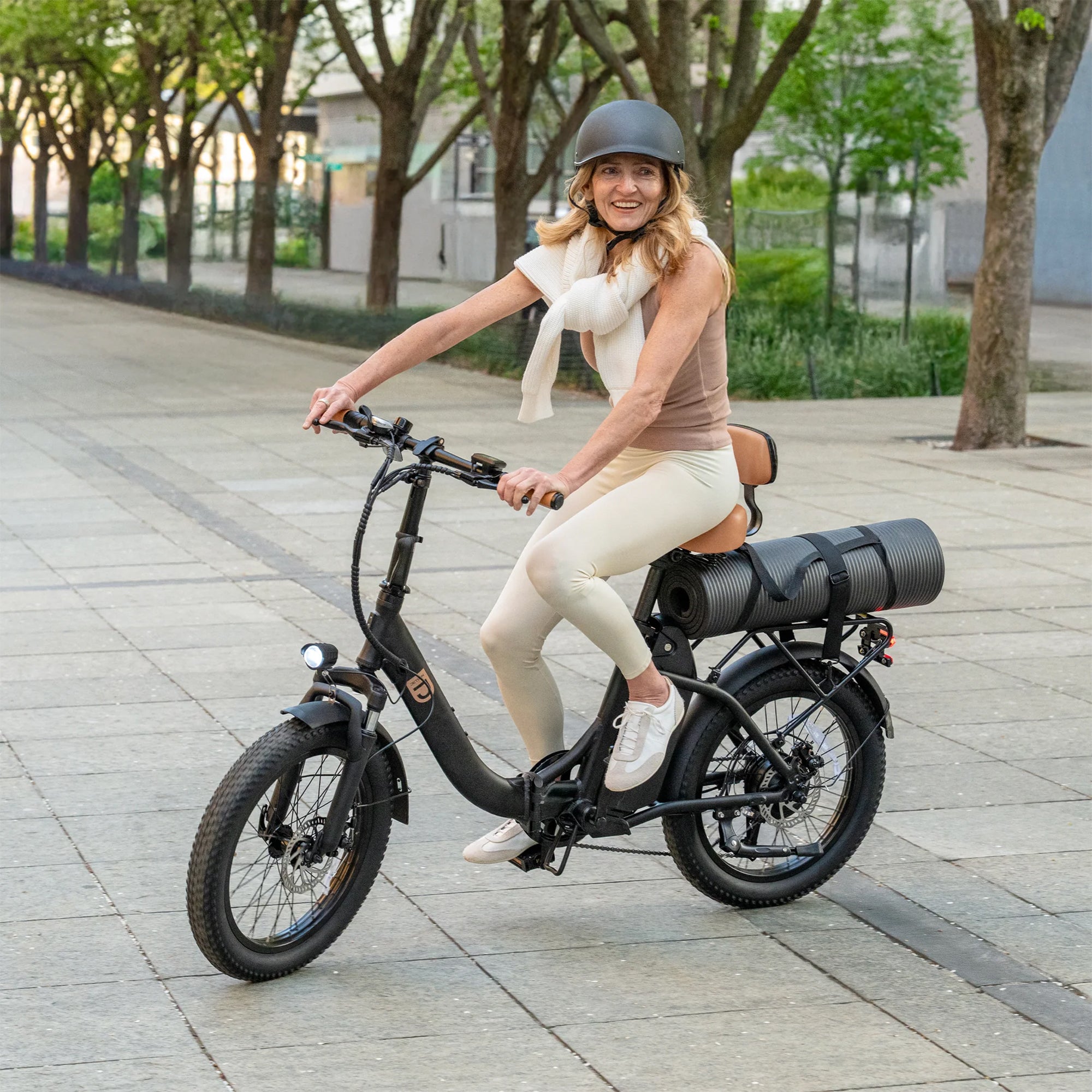 Jetson Venture Foldable Electric Cruiser Bike with Twist Throttle, Black