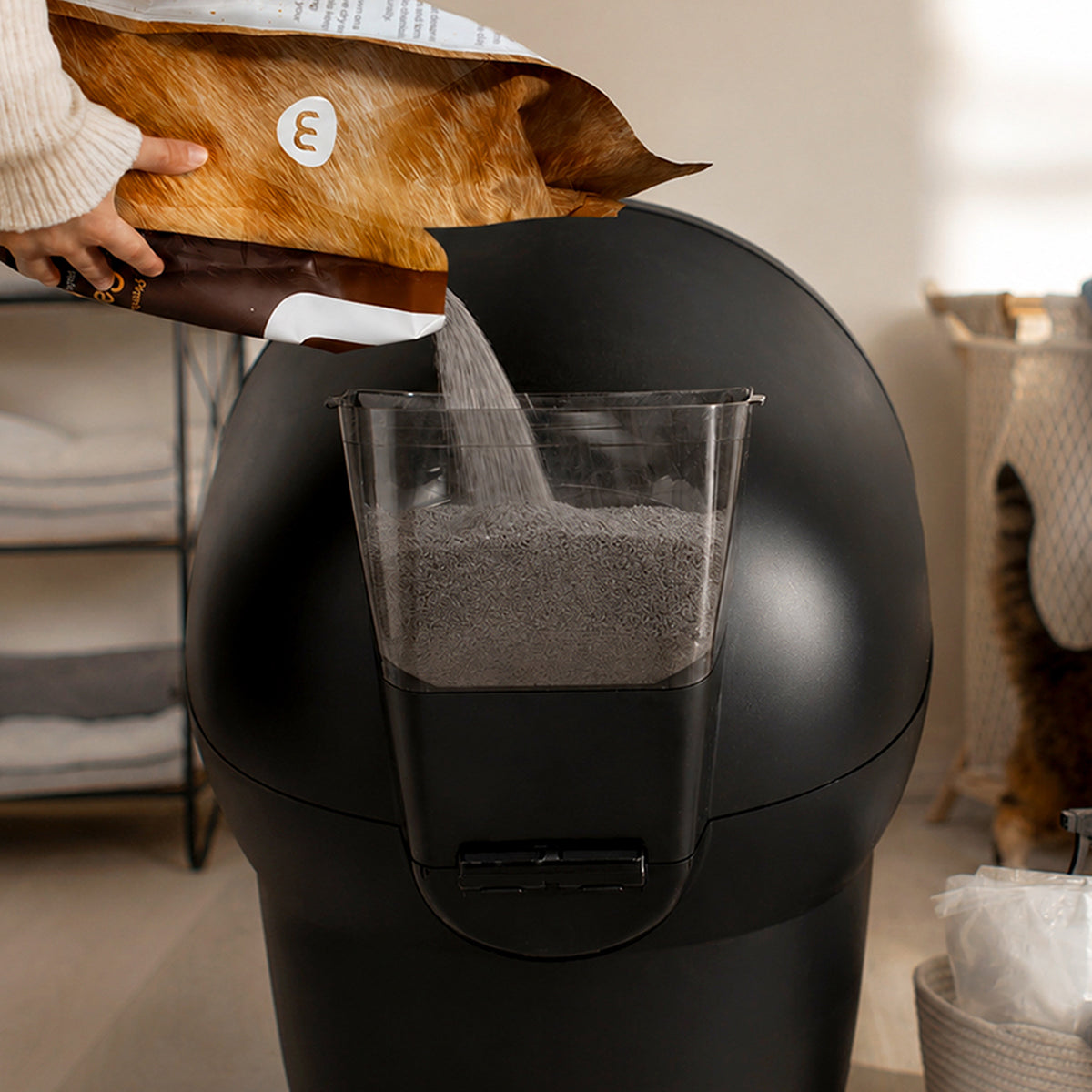 Litter-Robot 4 LitterHopper, Black