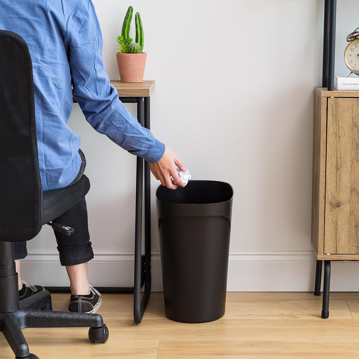 IRIS USA Small Trash Can, 6 Gal Plastic Wastebasket with Handle, 2 Pack, Black