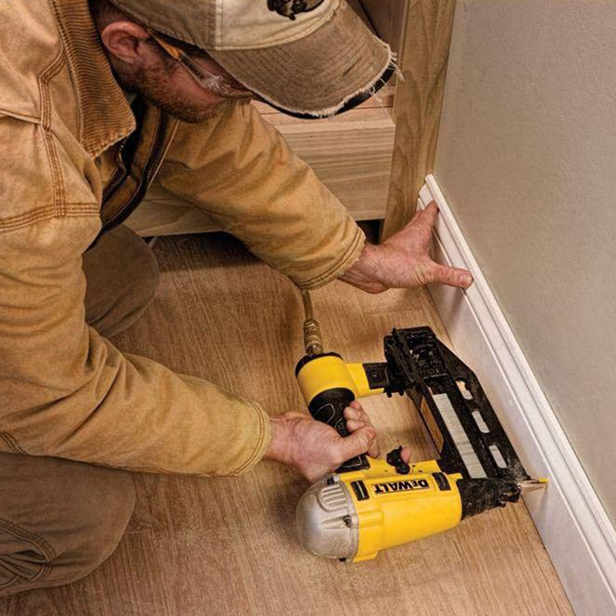 Dewalt Precision Point 16-Guage 2.5-Inch Finish Nailer (Certified Refurbished) - VMInnovations