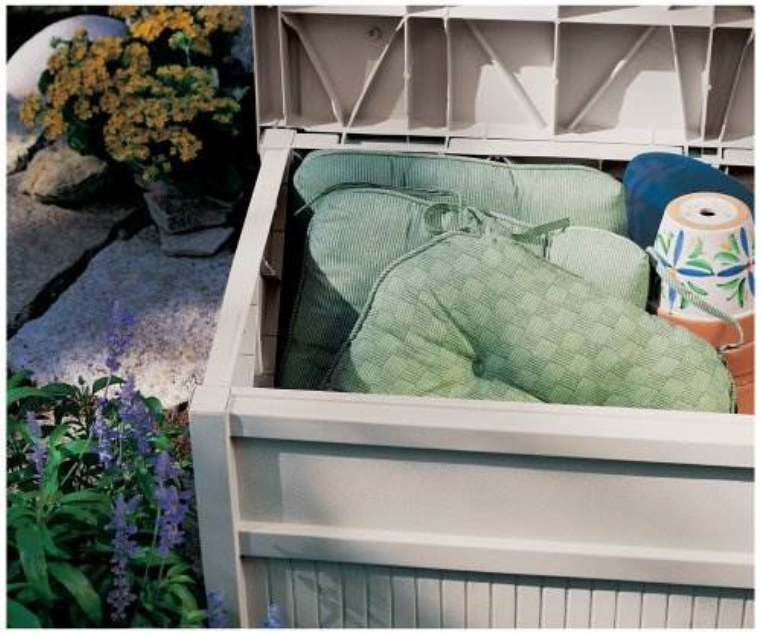 Suncast 50 Gallon Deck/ Garden Garage/Home Yard Storage Box - Taupe (Used)