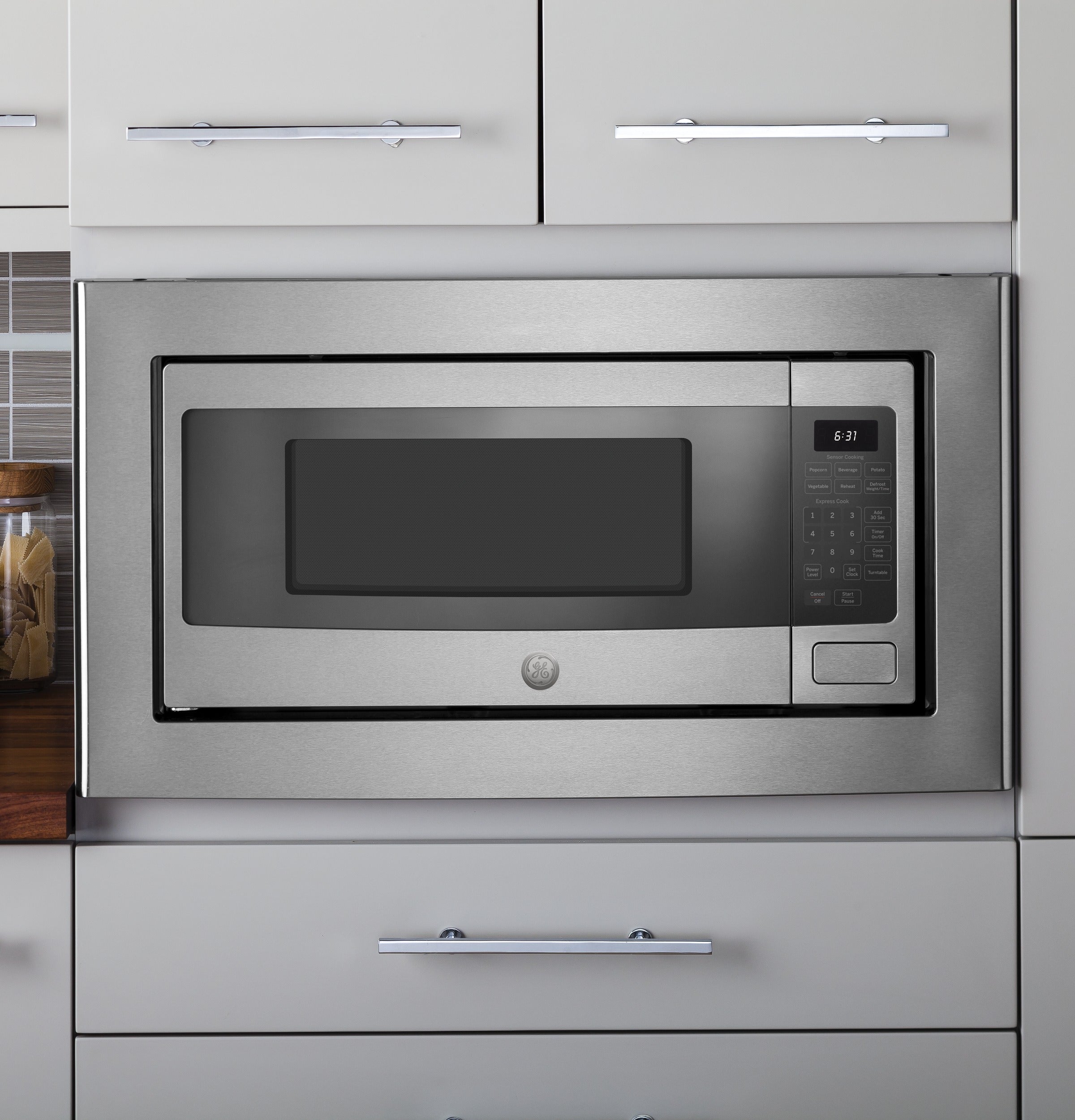 GE PEM31SFSS Profile 1.1 Cu. Ft. Countertop Microwave (Refurbished) (Used)