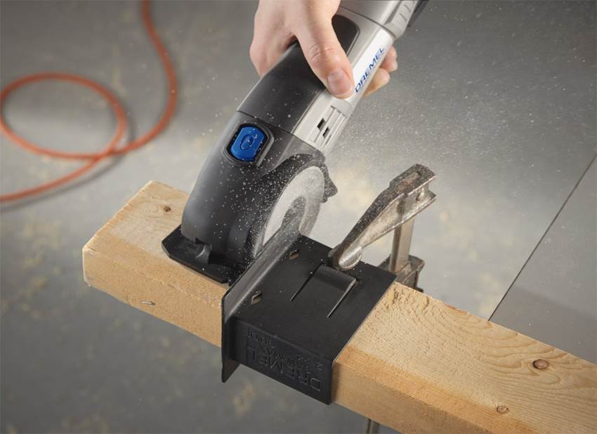 Dremel SM20 Saw-Max 6A Circular Saw Tool Kit + SM700 7 Piece Cutting Wheel Set