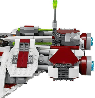 LEGO® Star Wars™ The Yoda Chronicles Jedi™ Scout Fighter w/ 4 Minifigures| 75051