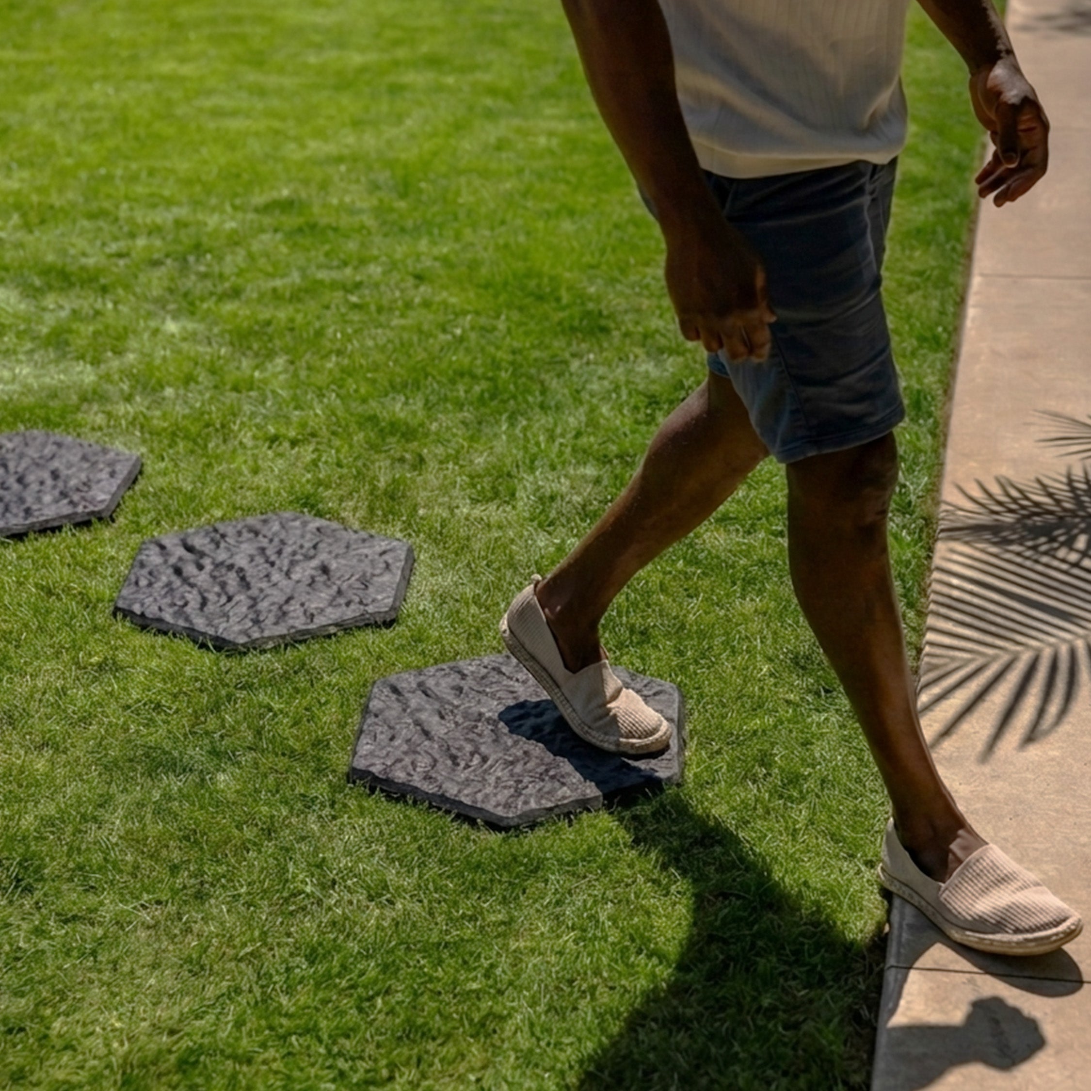 Garden Central 10 Pack 13" x 15" Stomp Hex Decorative Stepping Stones, Blk(Used) - VMInnovations