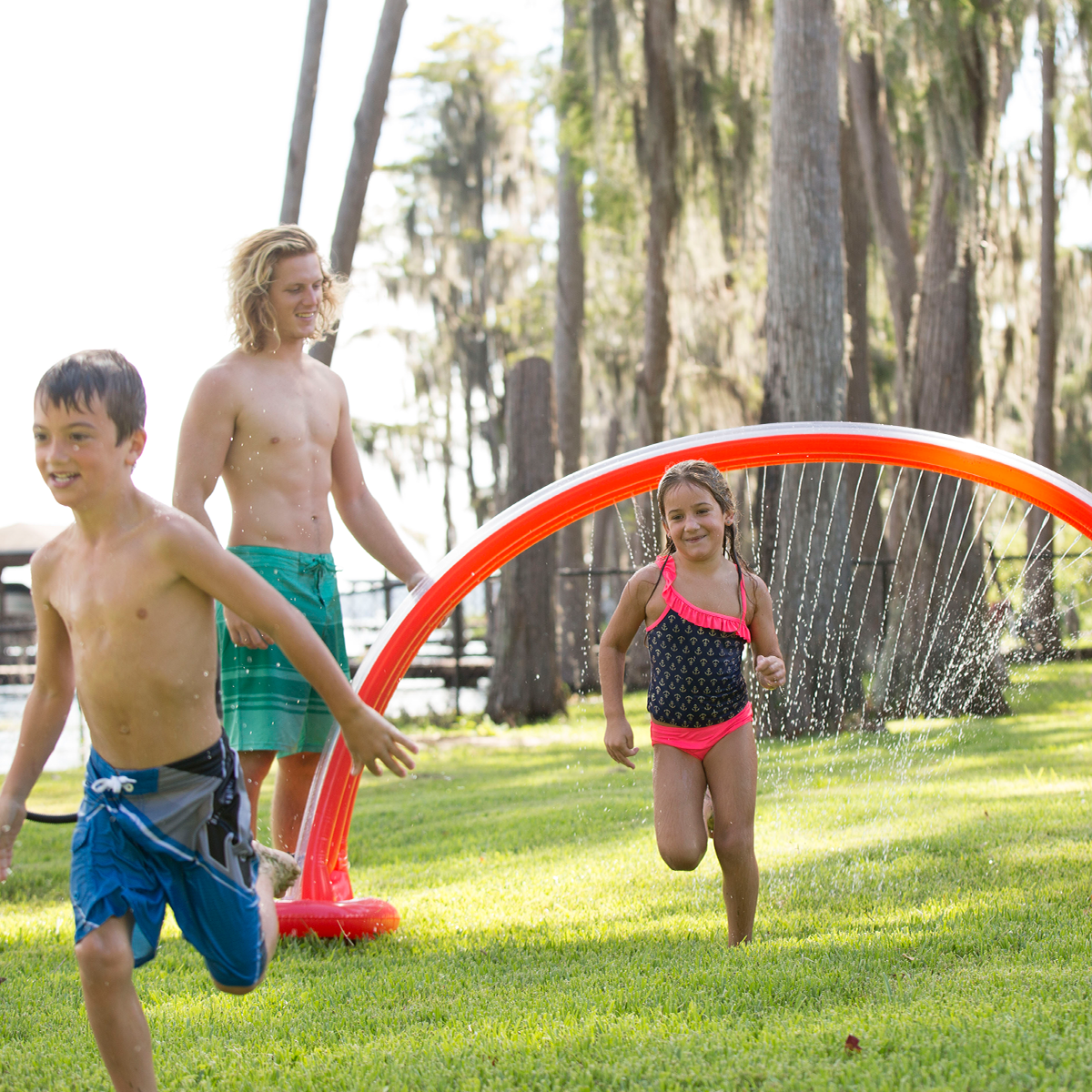 Wham-O Inflatable Outdoor Water Giggle ‘N Splash Rainbow Arch Sprinkler (Used)