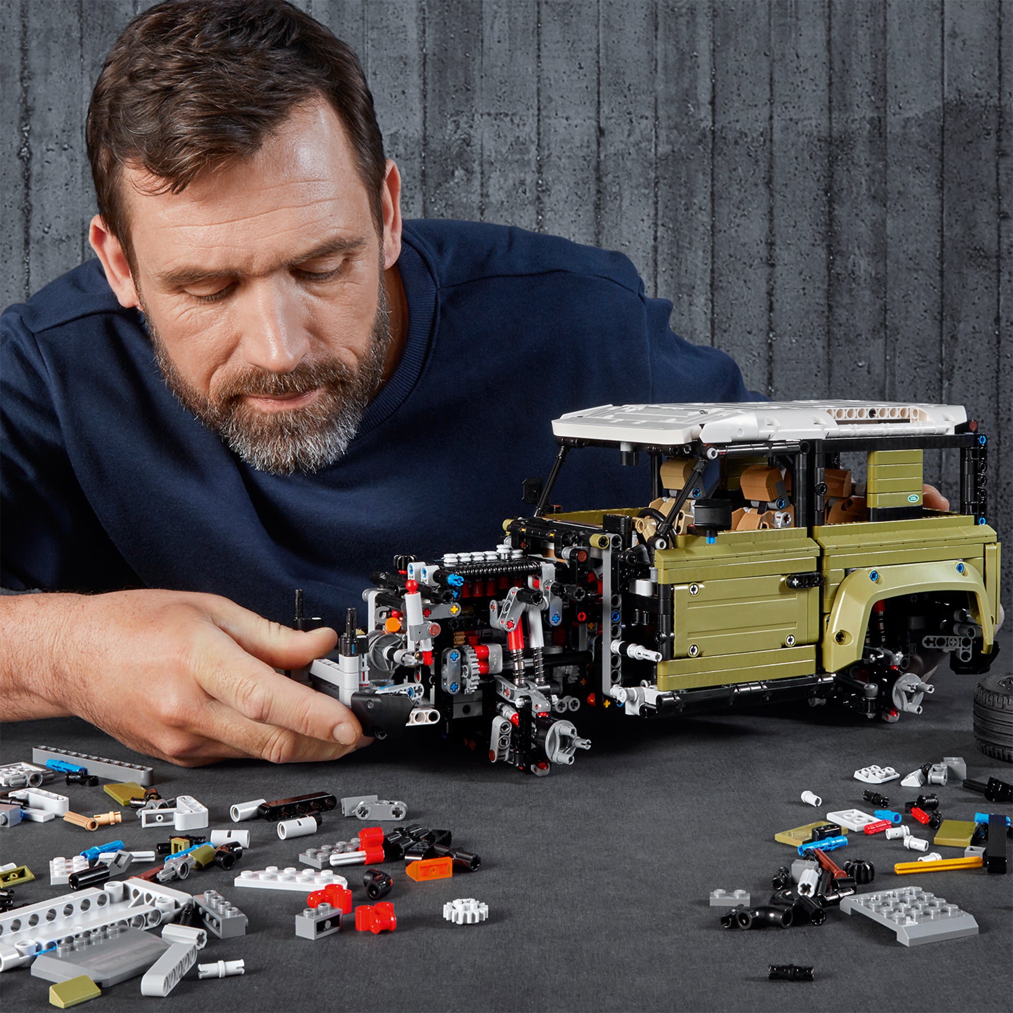 LEGO Technic 42110 Land Rover Defender Block Building Kit (2,573 Pieces)