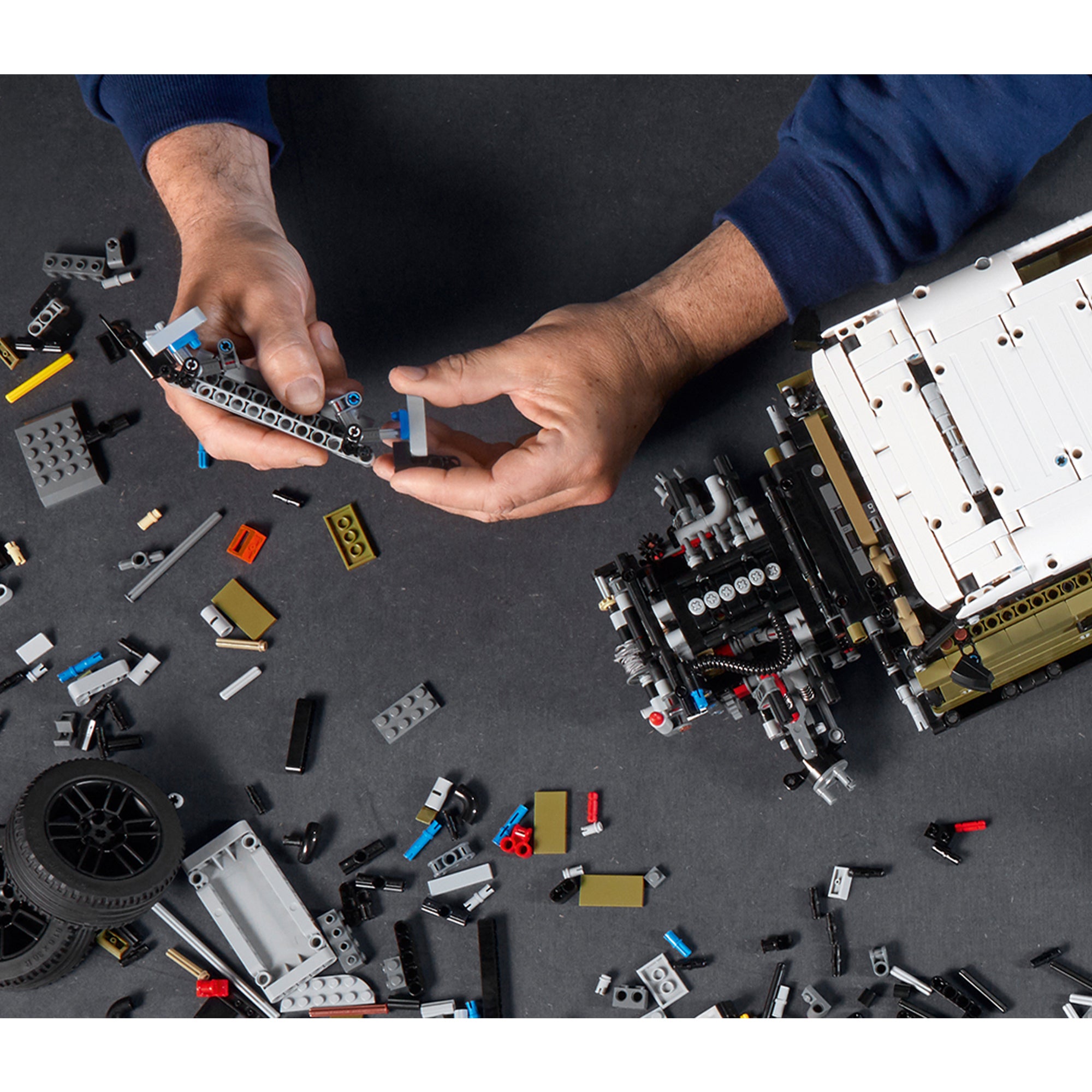 LEGO Technic 42110 Land Rover Defender Block Building Kit (2,573 Pieces)