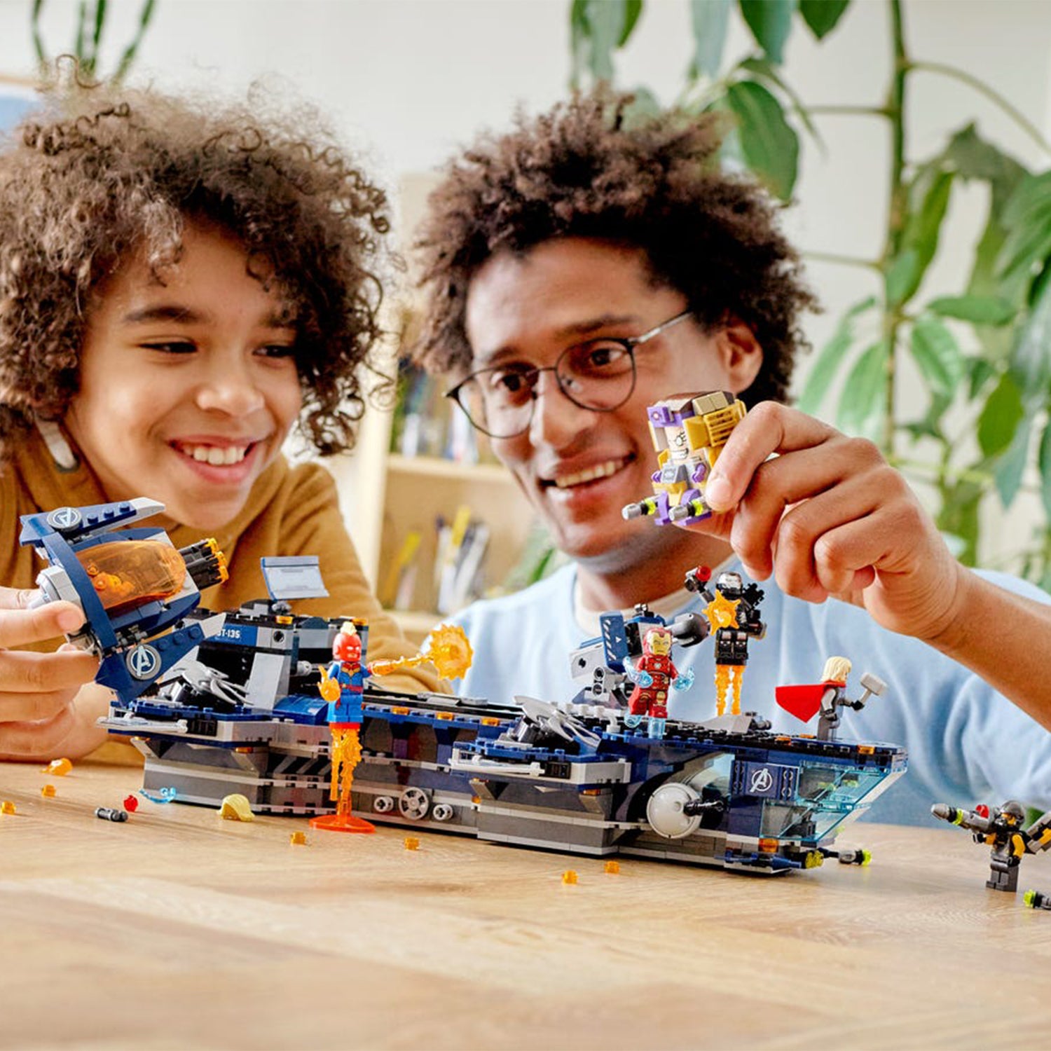 LEGO 76153 Marvel Avengers Helicarrier Block Kit w/ Iron Man & Thor (1244 Piece)