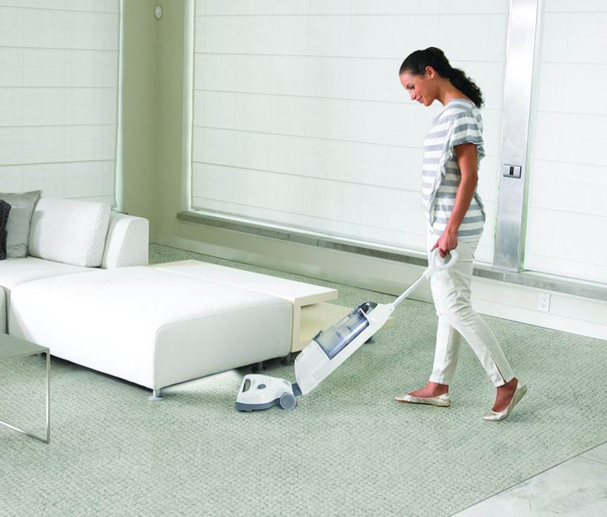 Shark SV1106 Bagless Navigator Cordless Stick Swivel Vacuum Cleaner - Used
