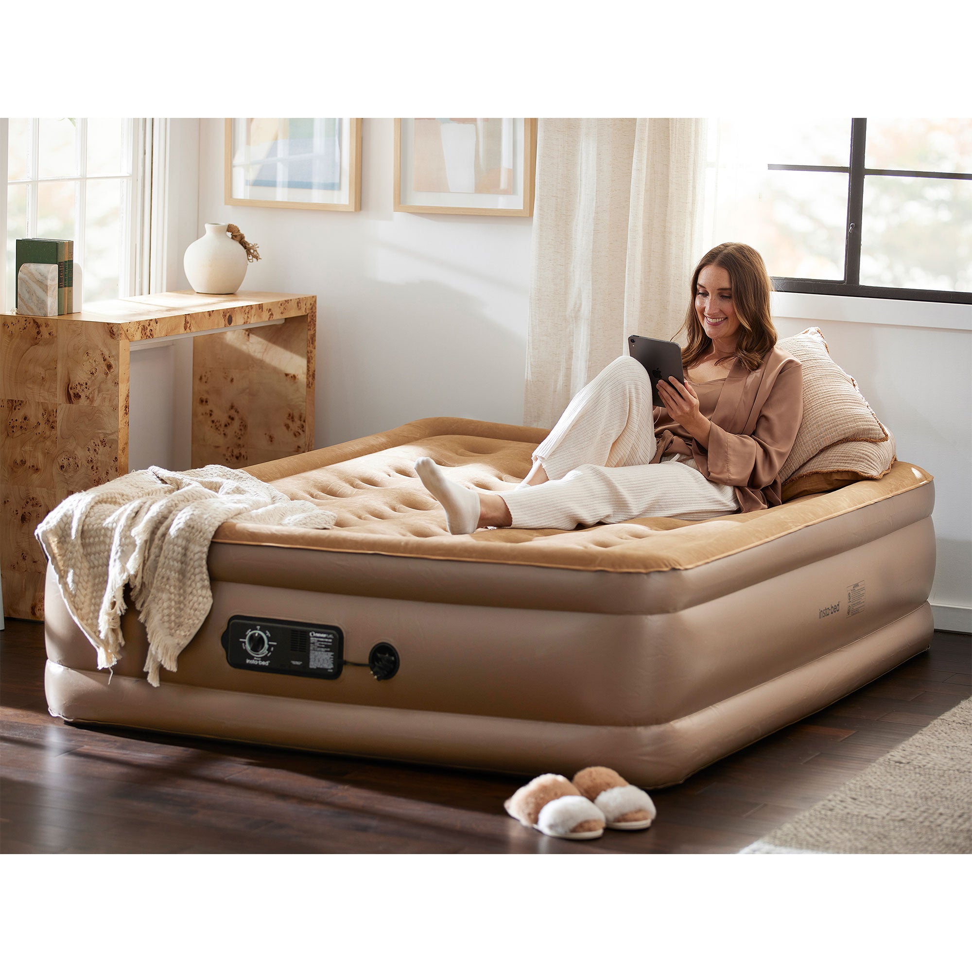 Insta-Bed Raised 18" Inflatable Queen Airbed w/ neverFlat Pump, Beige (Damaged)