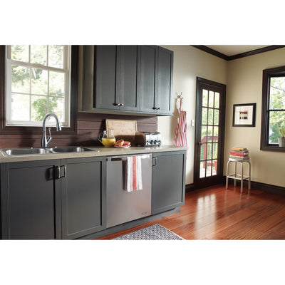 Delta Single Handle Pulldown Kitchen Sink Faucet, Arctic Stainless (Open Box)