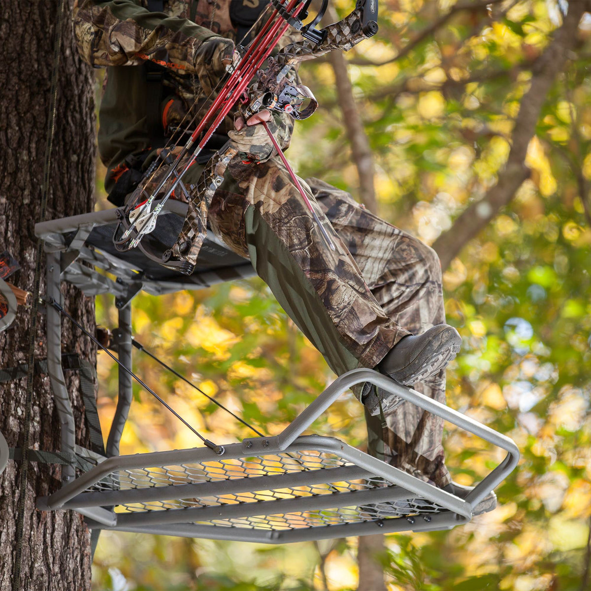 Summit Titan SD Self Climbing Portable Treestand + Treestand Platform Footrest