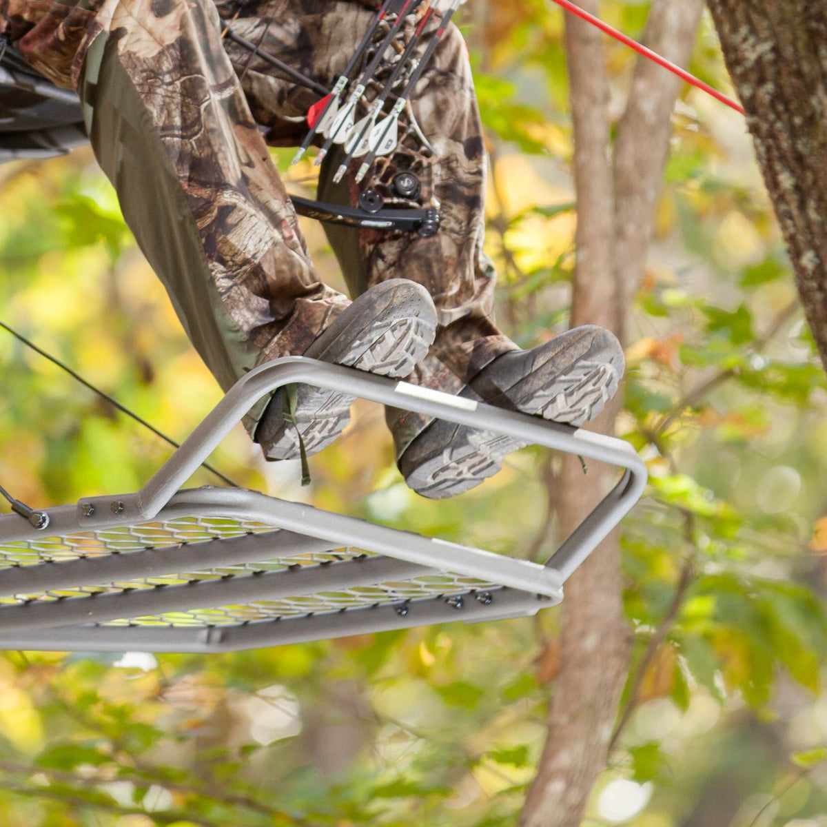 Summit Titan SD Self Climbing Portable Treestand + Treestand Platform Footrest
