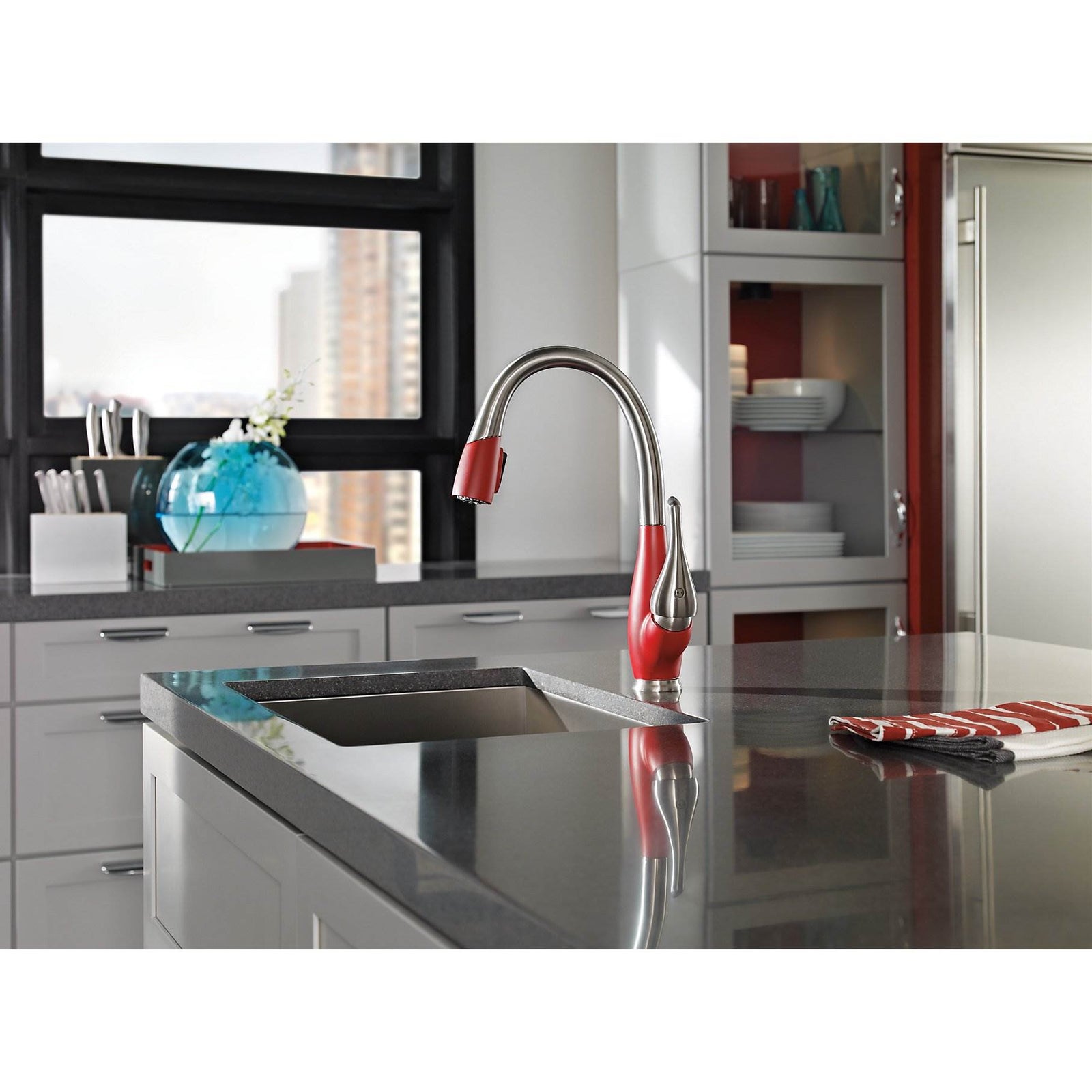 Delta Fuse Single Handle Pull-Down Kitchen Faucet, Stainless | Chili (Open Box) - VMInnovations