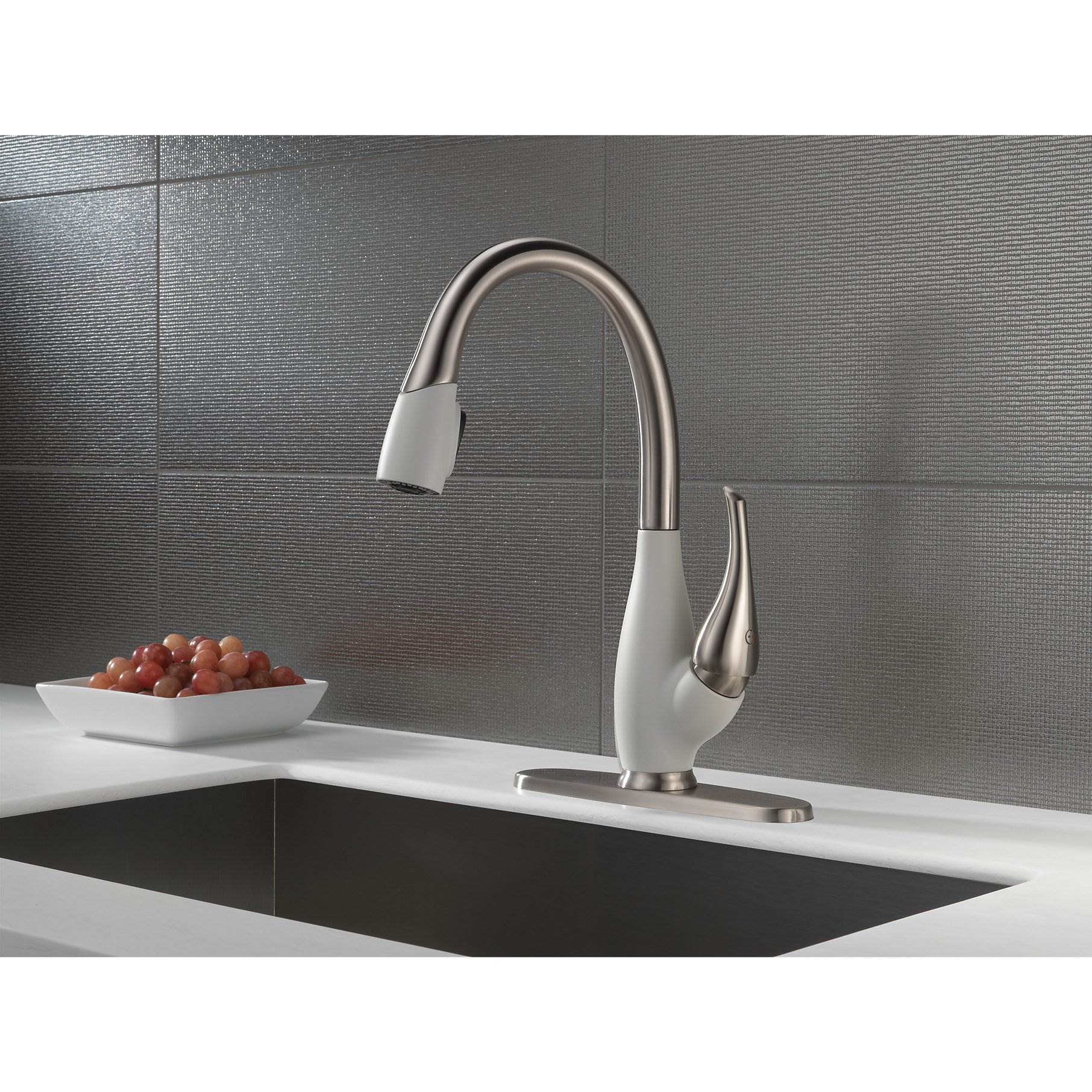 Delta Fuse Single Handle Pull-Down Kitchen Faucet, Stainless Steel (Open Box)