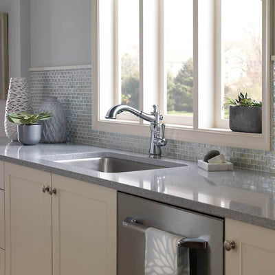Delta Faucets Single Handle Pull-Out Kitchen Faucet, Arctic Stainless (Used)