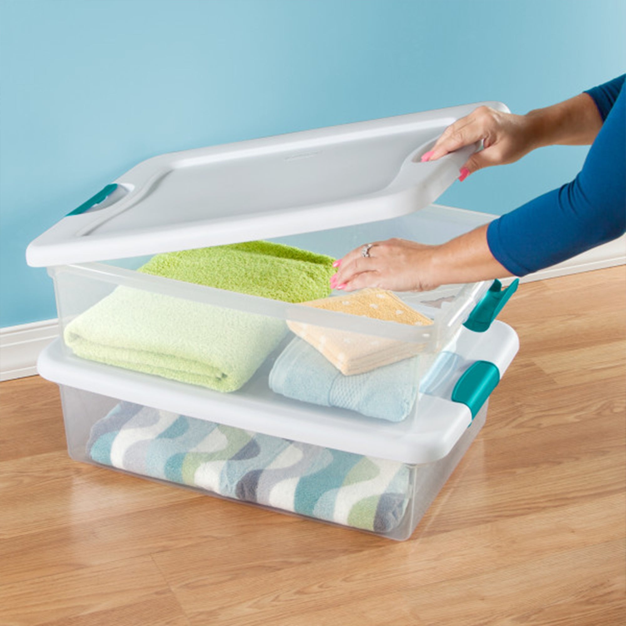 Sterilite 32-Quart Clear & Blue Stackable Latching Storage Box Container (Open Box)