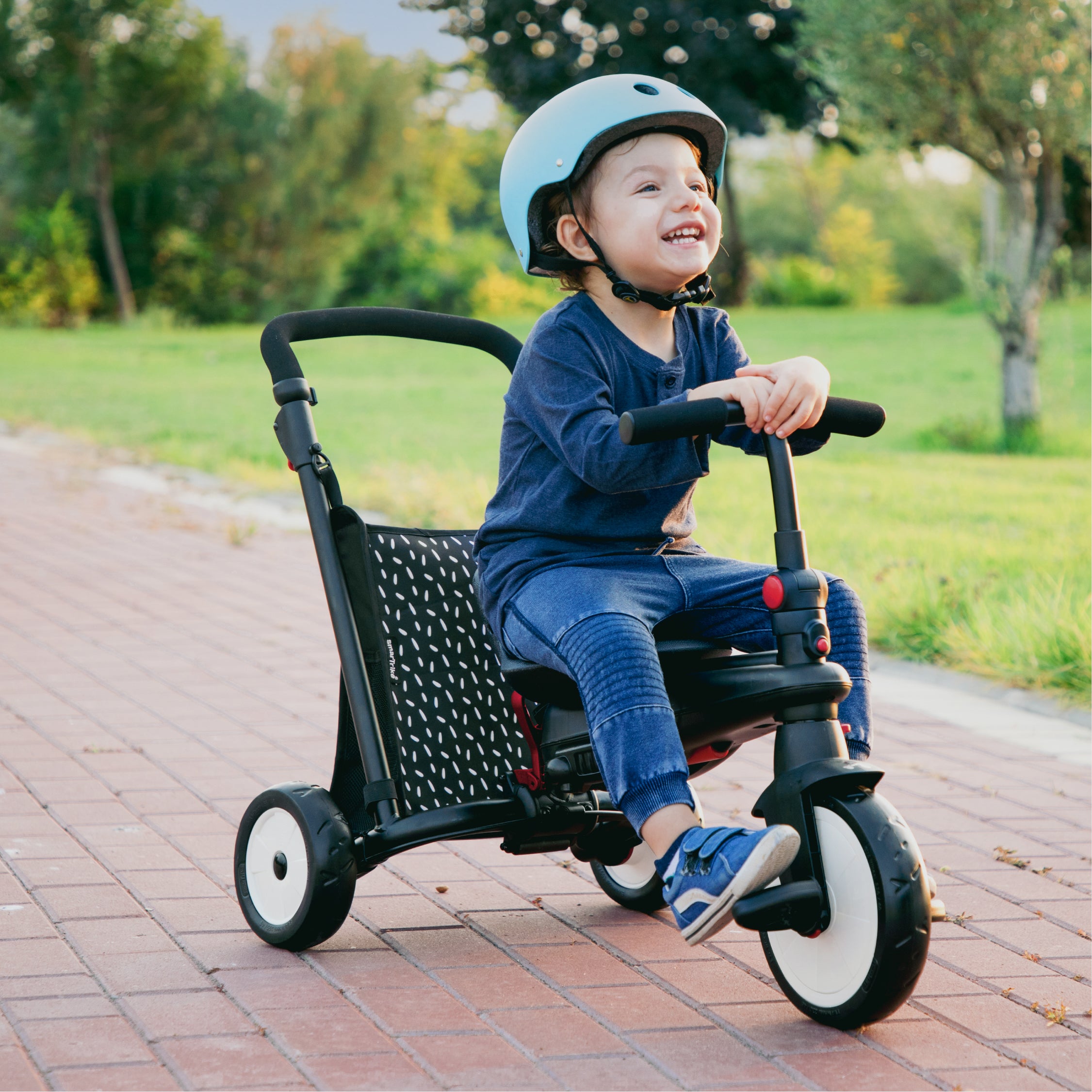 smarTrike 6 in 1 Stroller Tricycle, 1 Handed Steering, Black & White(Used) - VMInnovations