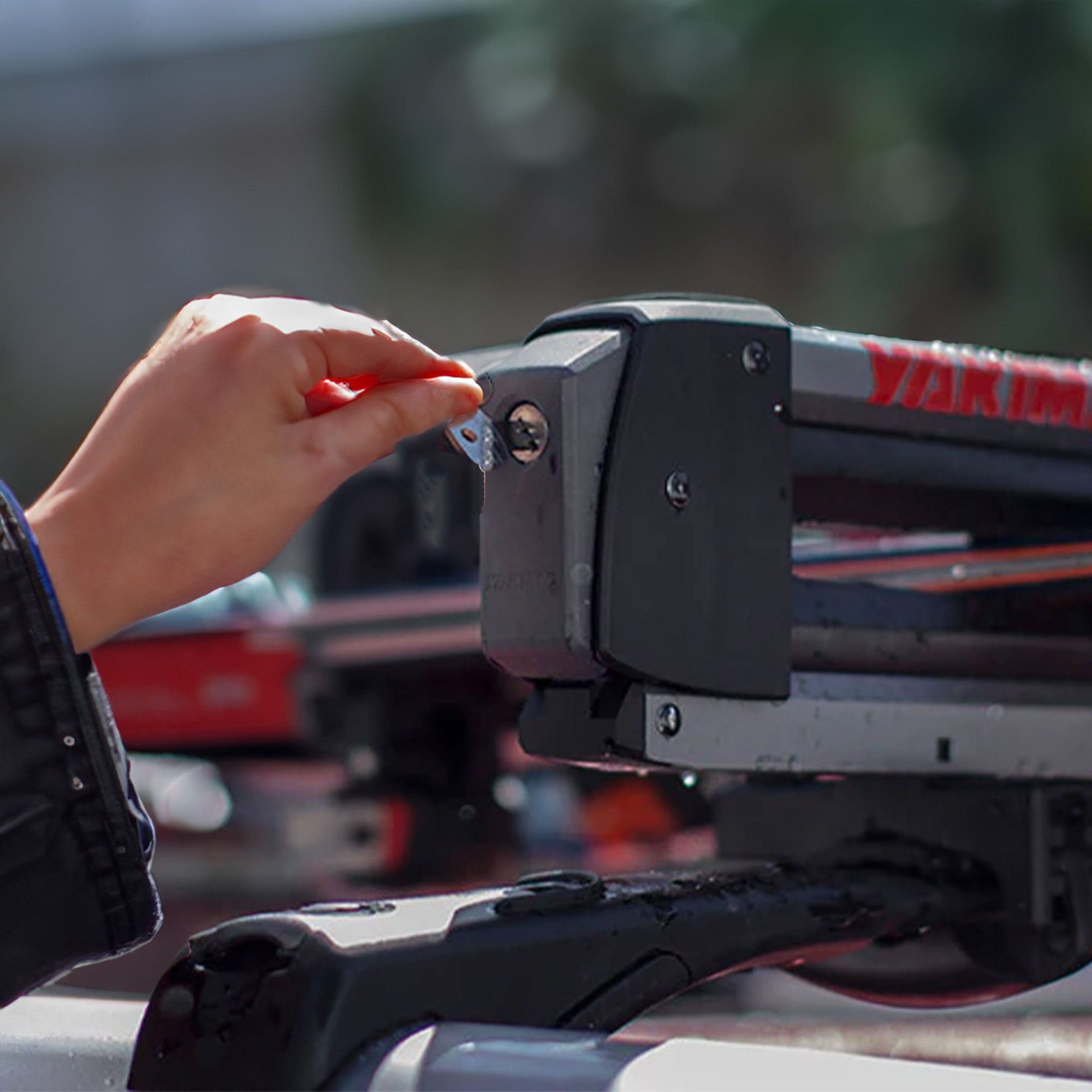 Yakima FreshTrack 4 Universal Car Roof Top Mount Ski/Snowboard Rack, Black(Used) - VMInnovations