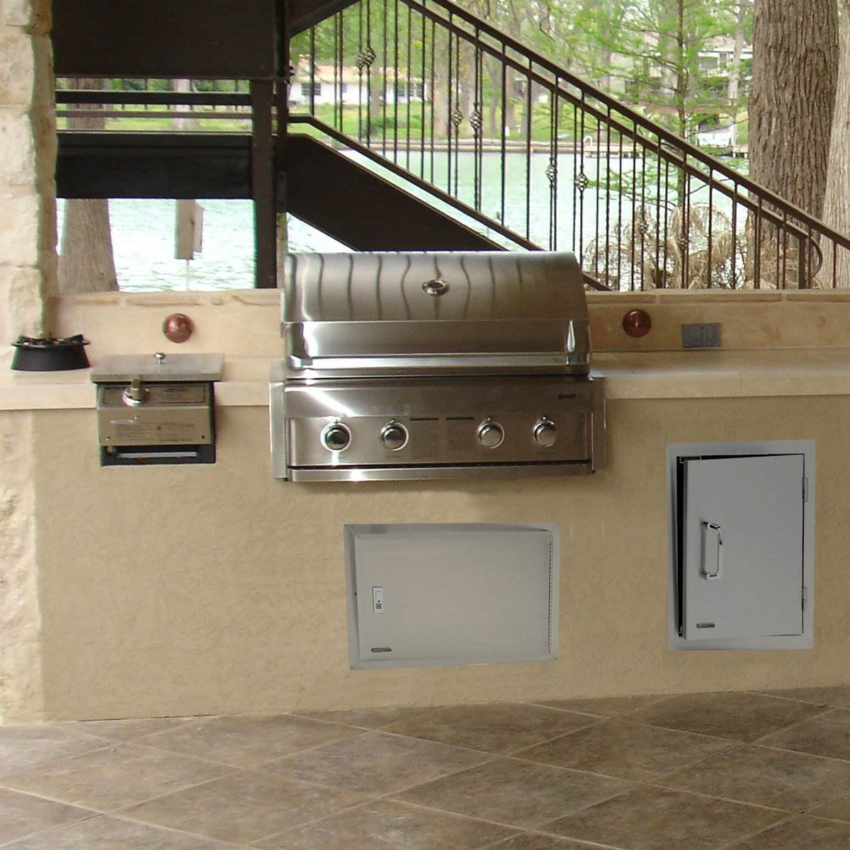 Bull Outdoor Products Stainless Steel Patio Grill Vertical Access (Open Box)