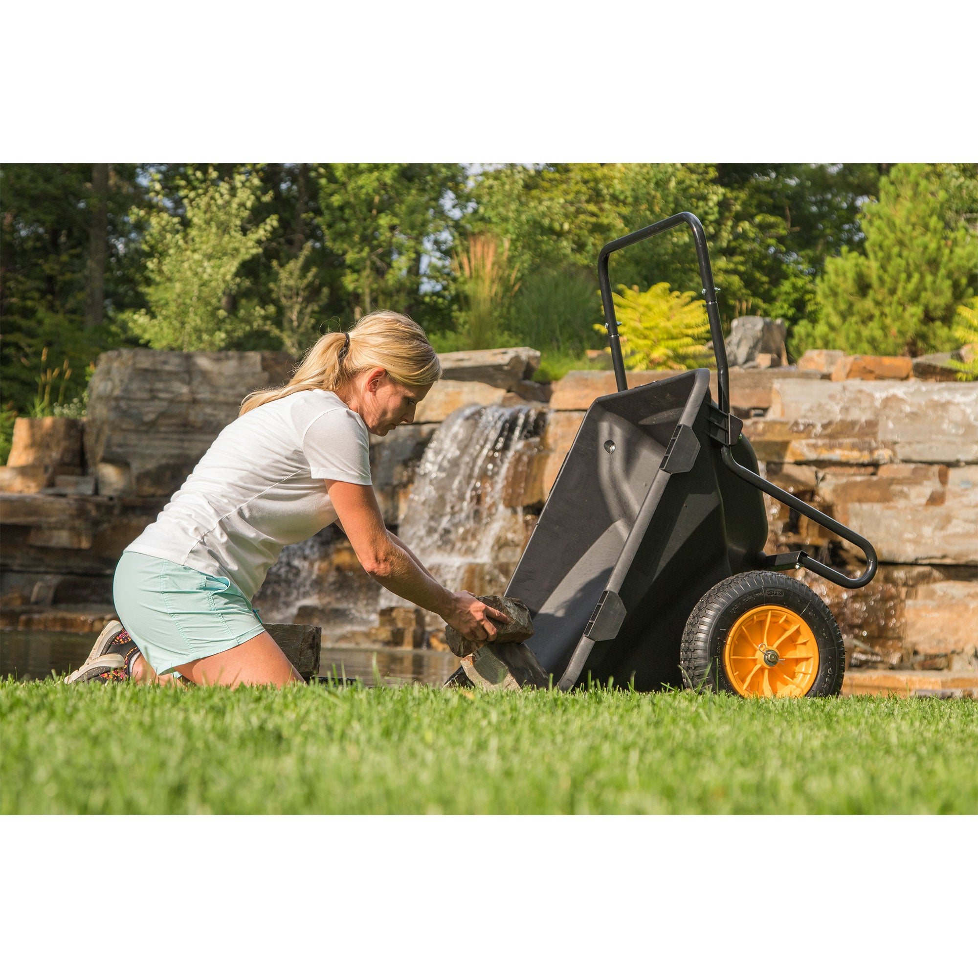 Polar Trailer 7 Cubic Foot Heavy Duty Yard Garden Wheelbarrow Cub Cart(Open Box)