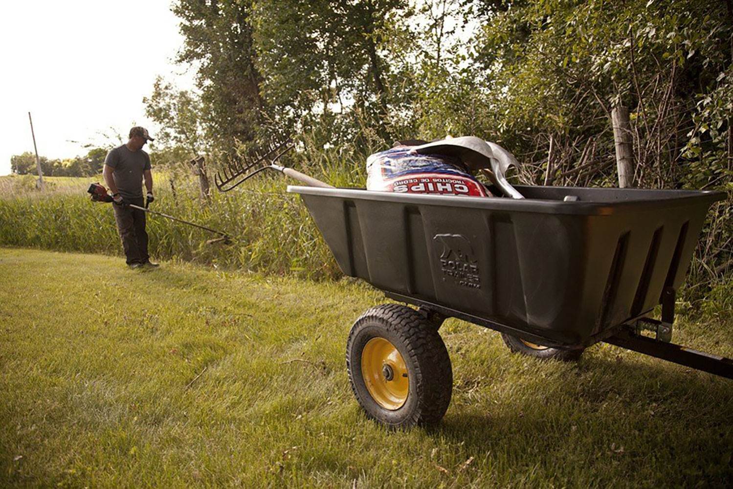 Polar Trailer LG10 Outdoor Yard Lawn and Garden 10 Cu Ft Heavy Duty Cart (Used)