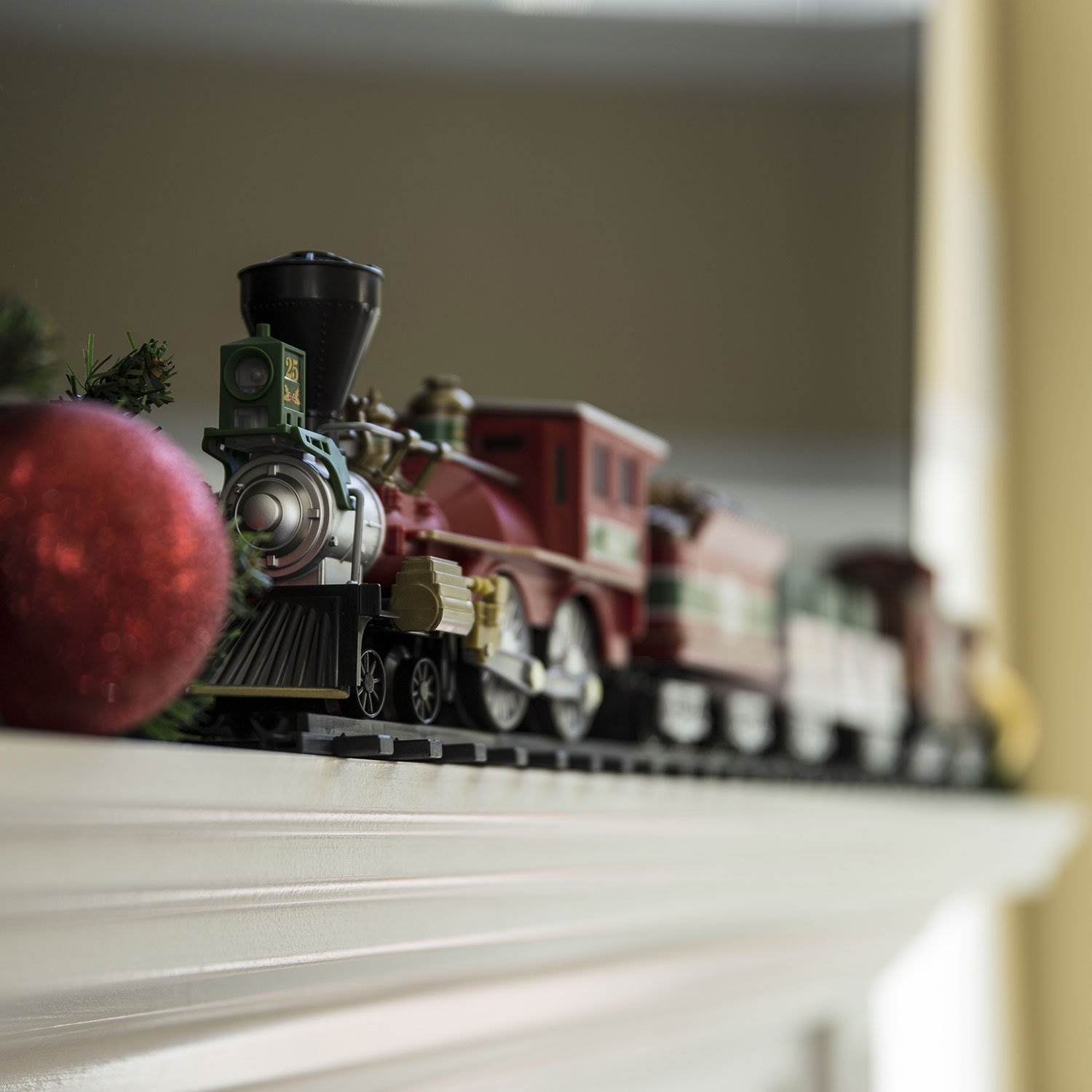 Lionel Trains North Pole Central Ready to Play Christmas Train Set (For Parts) - VMInnovations