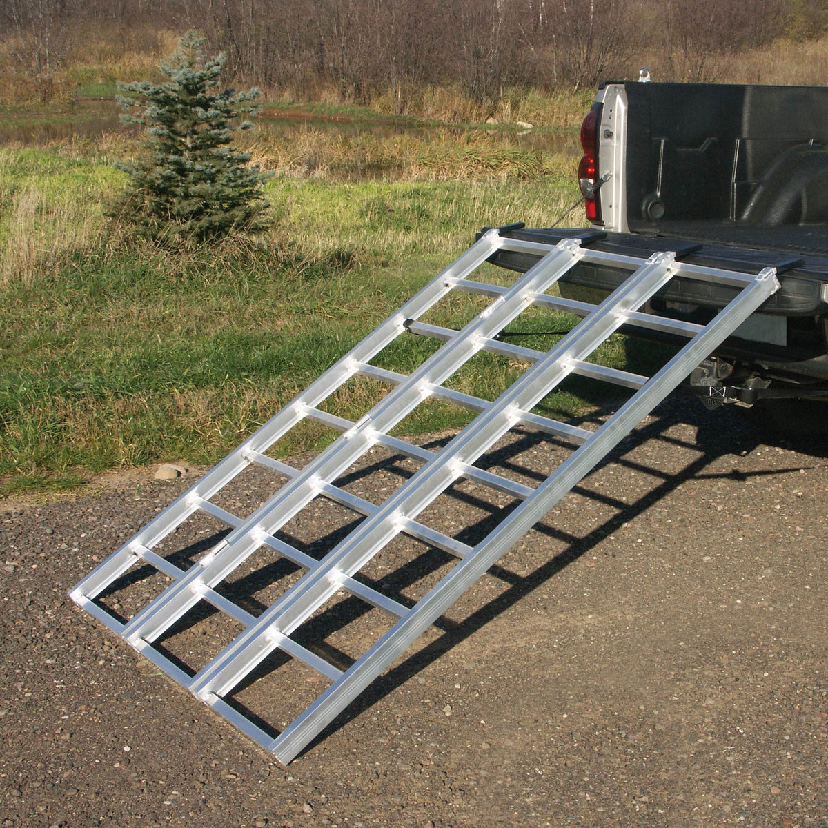 Yutrax 70" 1750 Pound Aluminum Tri-Fold Truck Bed ATV Loading Ramp (Damaged)