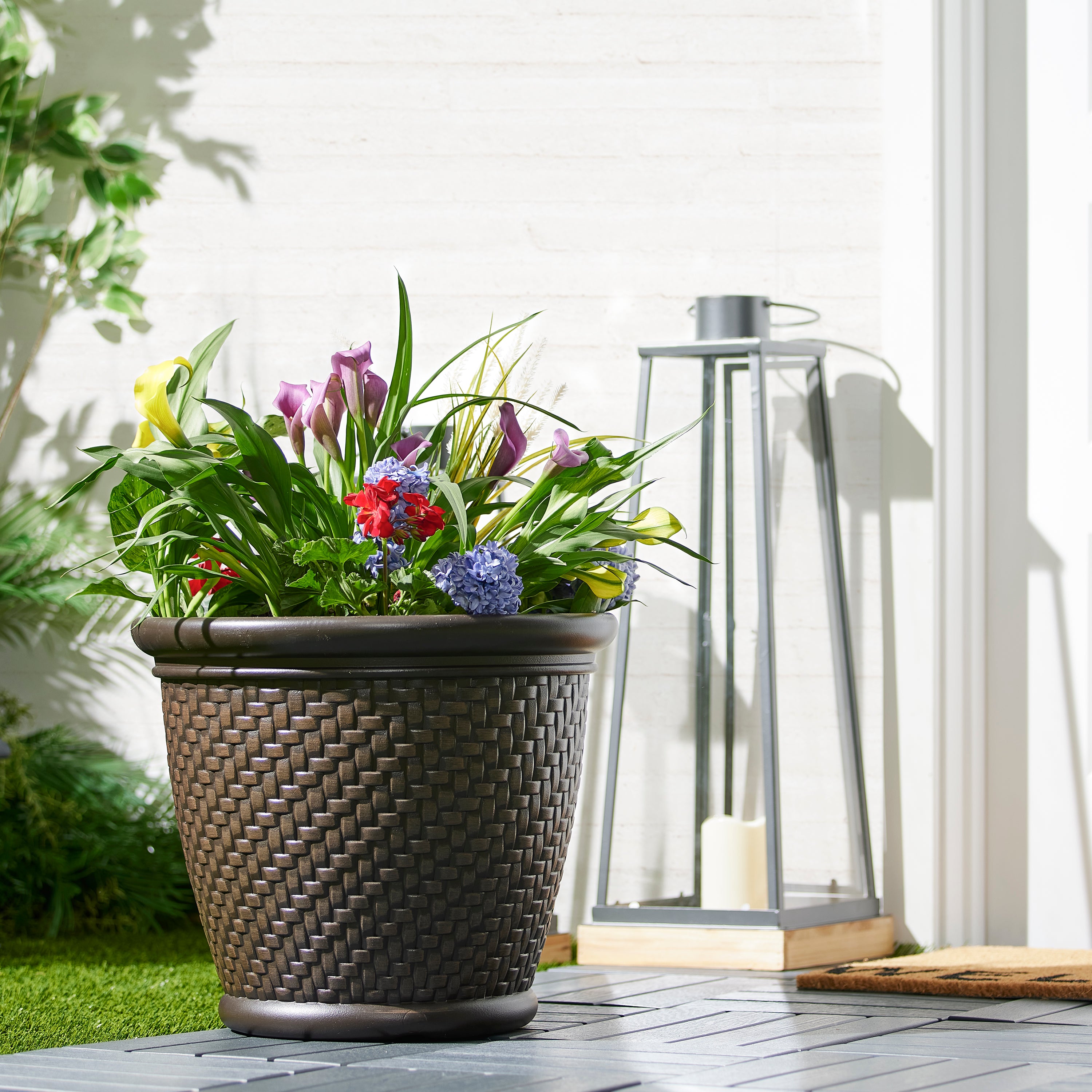 Suncast 1807J4 18 x 16.5 Inch Wicker Resin Flower Pot Garden Planter, Dark Brown - VMInnovations