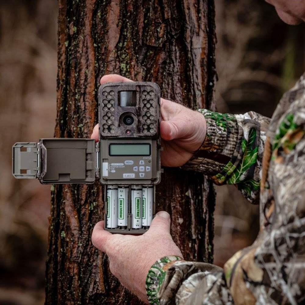 Moultrie M-50i 20MP No Glow Invisible Infrared Game Trail Camera, Pine Bark Camo