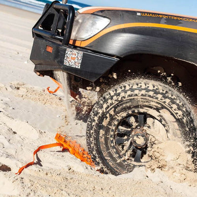 MAXTRAX MKII Vehicle Recovery & Extraction Device + 4 Gallon Gasoline Container