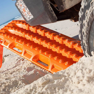 MAXTRAX MKII Vehicle Recovery Extraction Device + 2 Gallon Gasoline Container