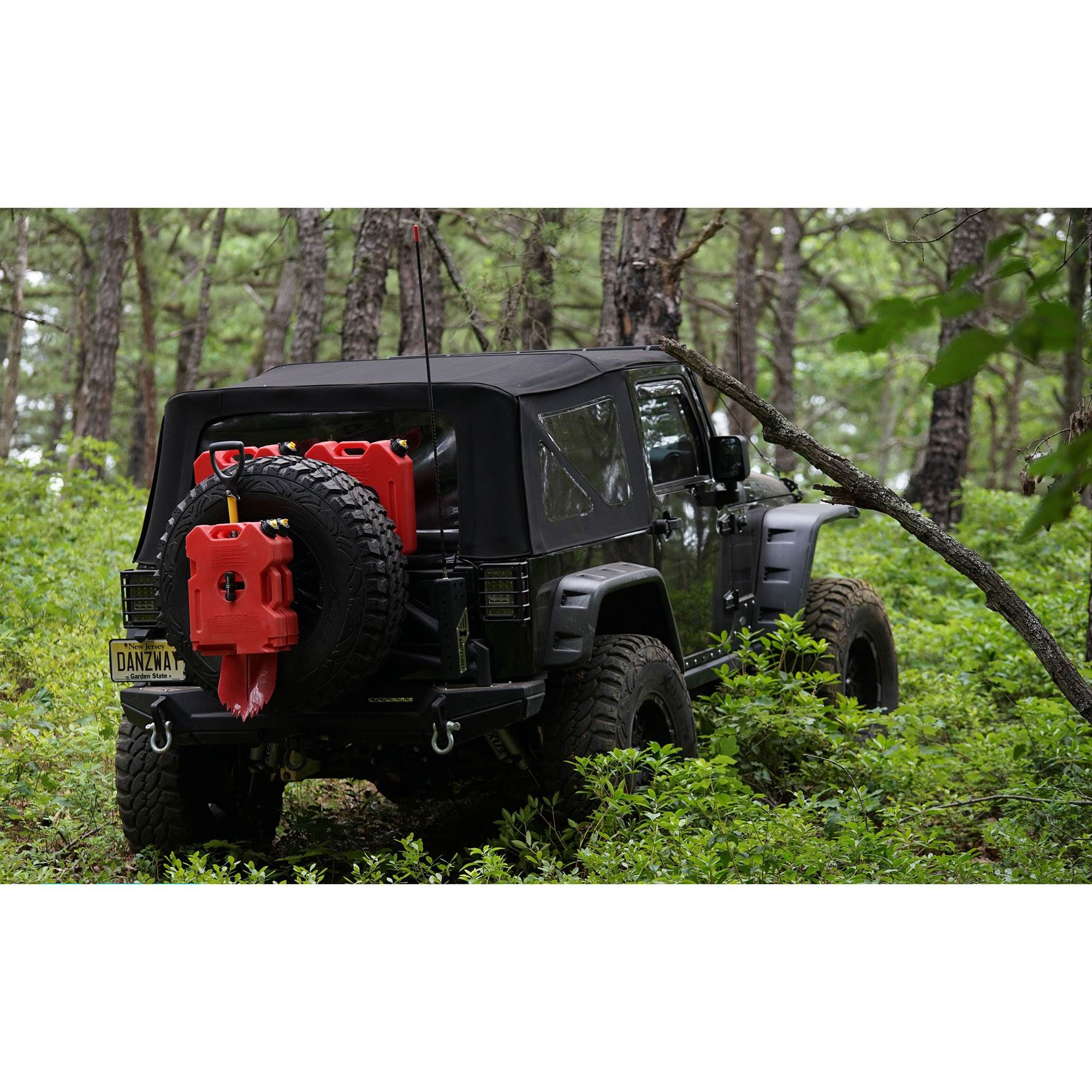 Viair 400P-RV 12V 150 PSI RV Air Compressor Kit + 2-Gallon Gasoline Container