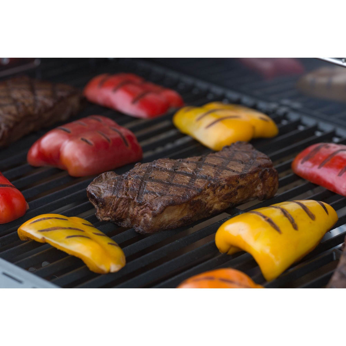 Monument Grills Clearview Lid 4 Burner w/ Side Burner Propane Grill (Open Box)