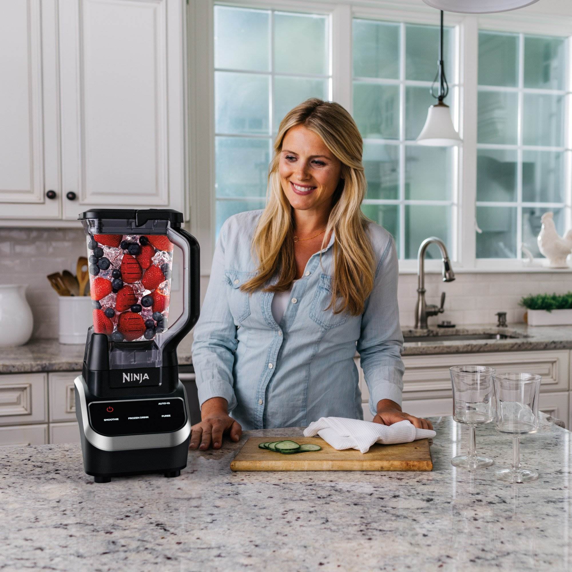 Ninja Professional Blender (Certified Refurbished) + Drink Healthy Recipe Book