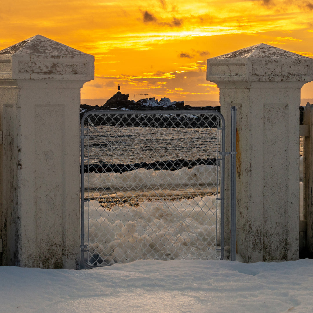 Adjust-A-Gate Fit-Right Adjustable Gate Kit with Round Corner Frame, Gray (Used)