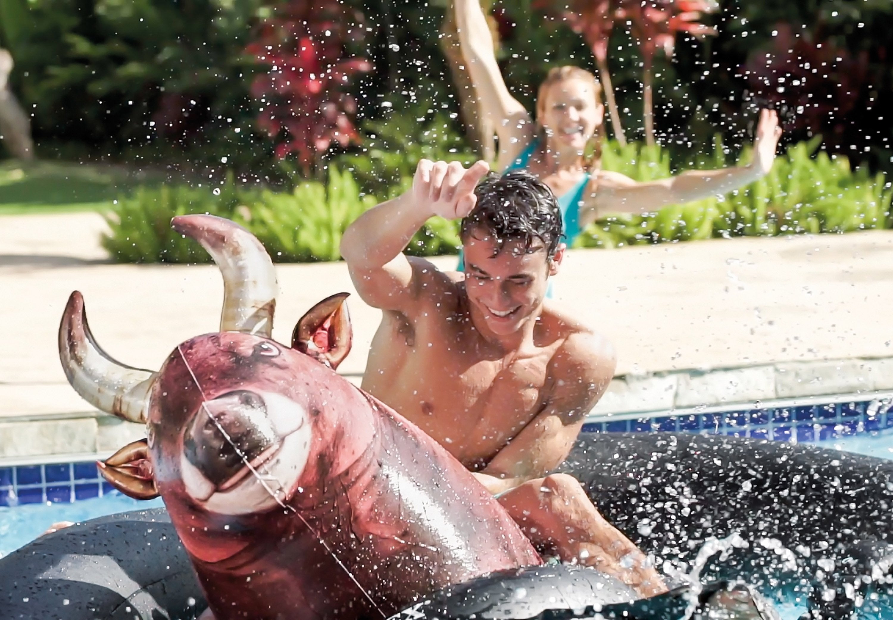 Intex Inflatabull Bull-Riding Pool Float & 2 Intex King Kool Inflatable Lounge - VMInnovations