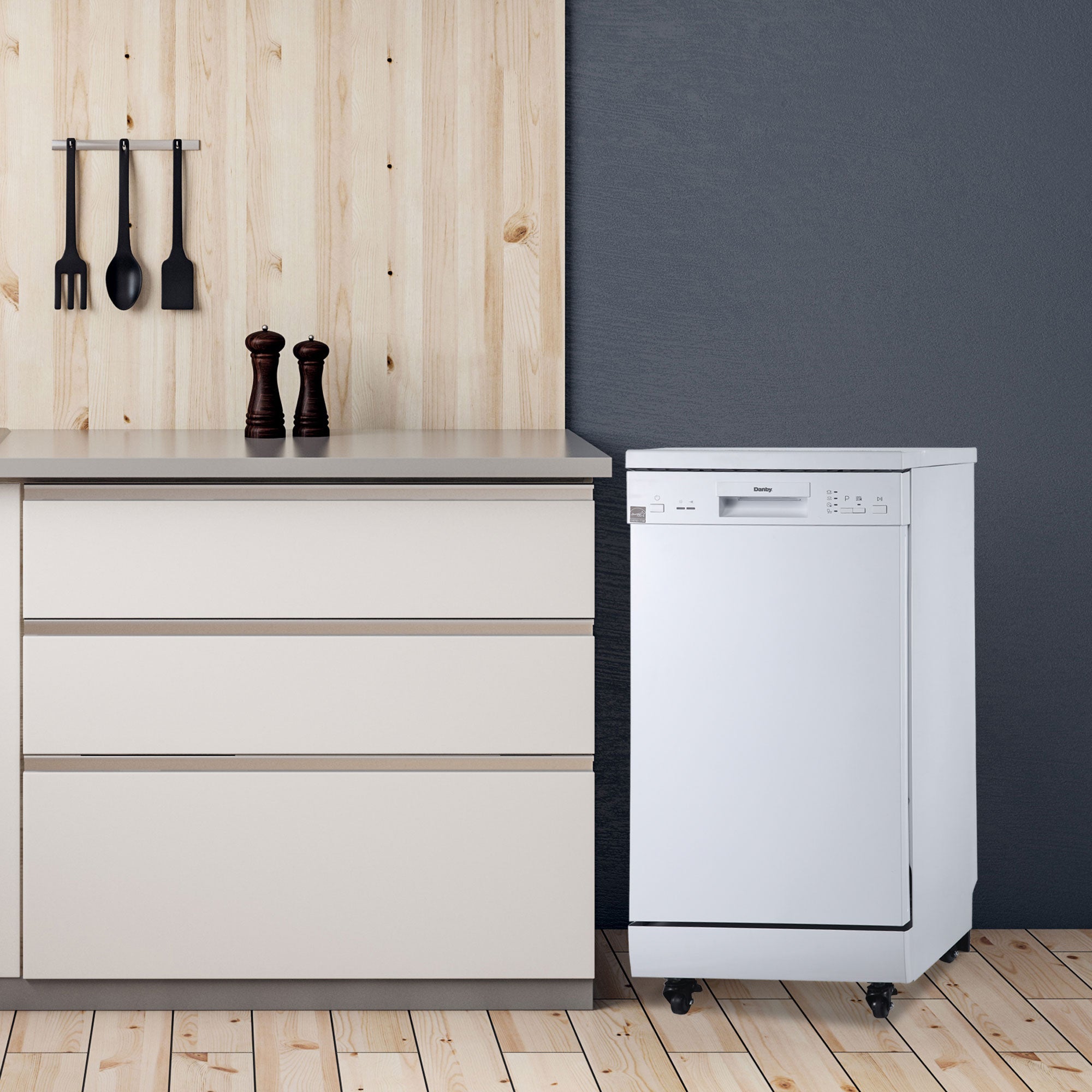 Danby 18 Inch 4 Wash Cycle Portable Dishwasher, Crisp White (For parts)